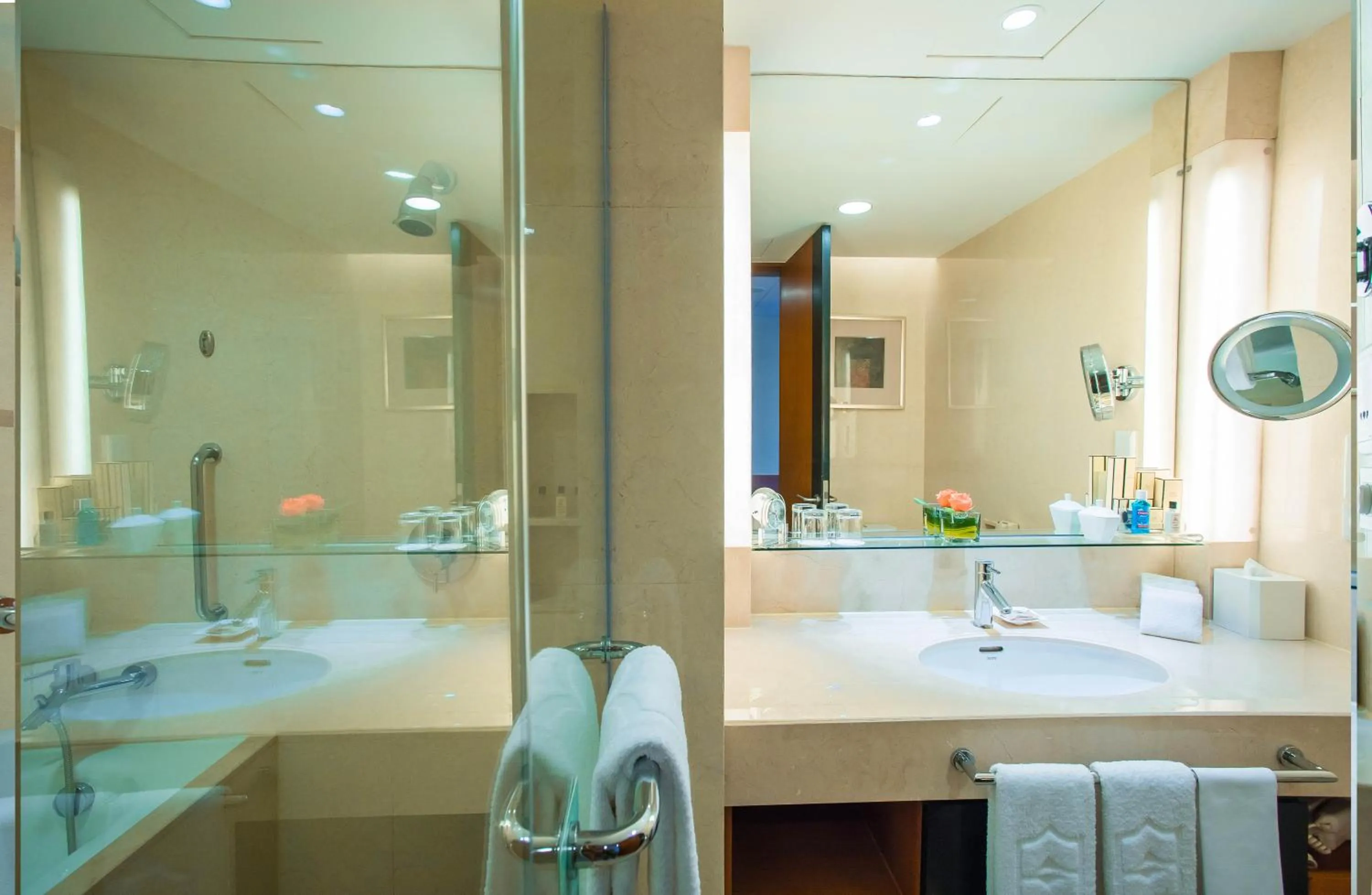 Bathroom in Shangri-La Baotou