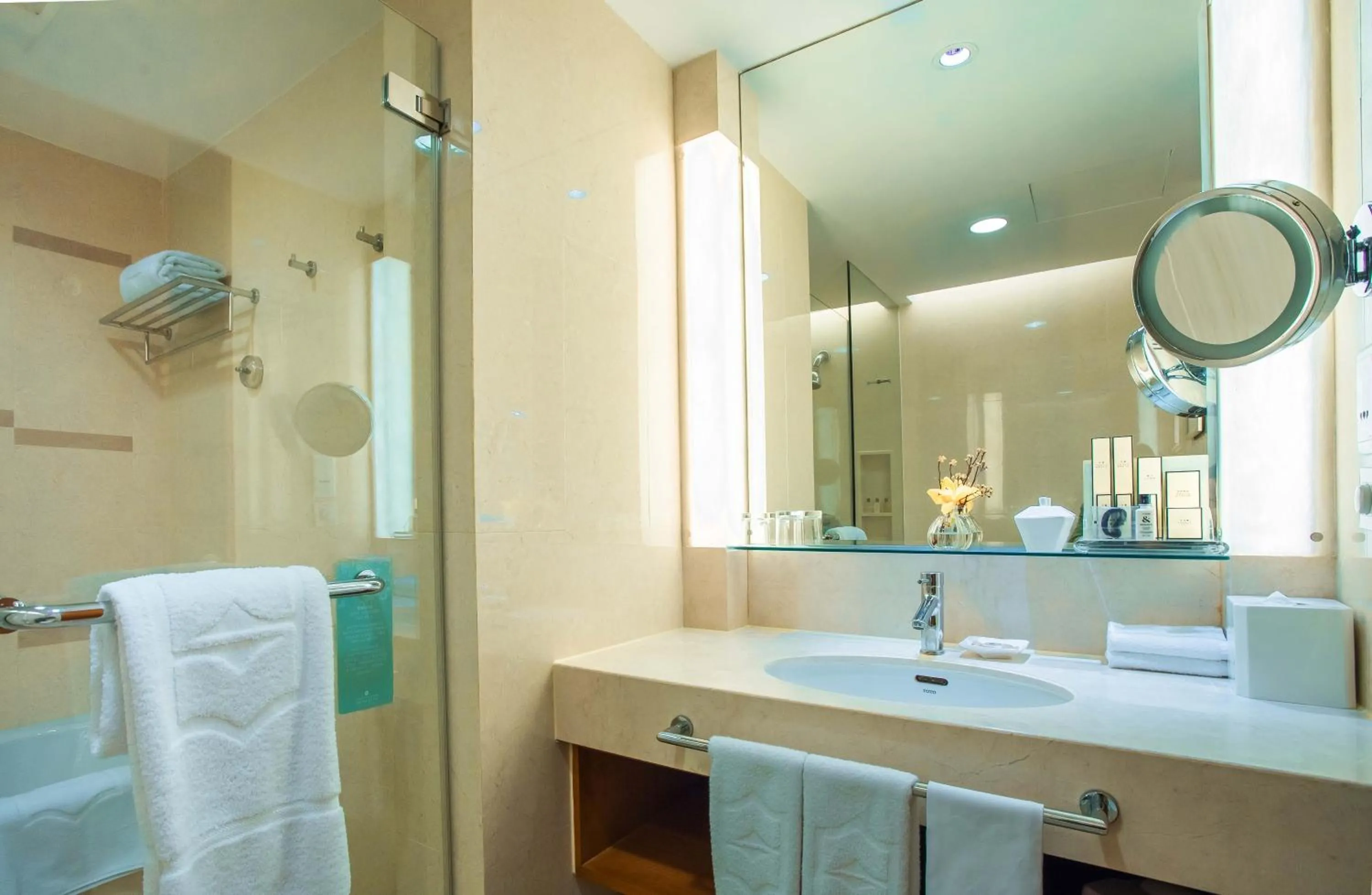 Bathroom in Shangri-La Baotou