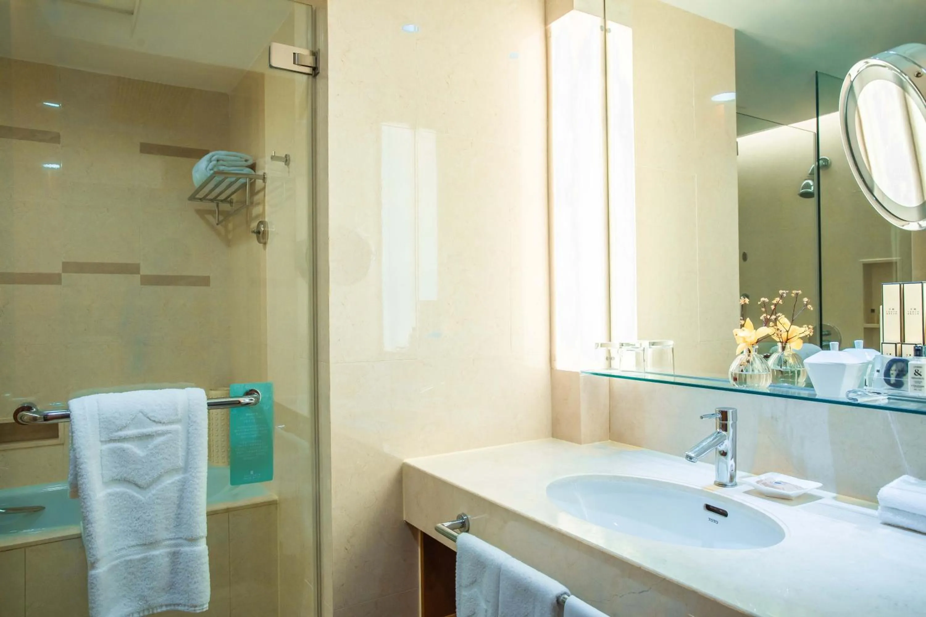 Bathroom in Shangri-La Baotou