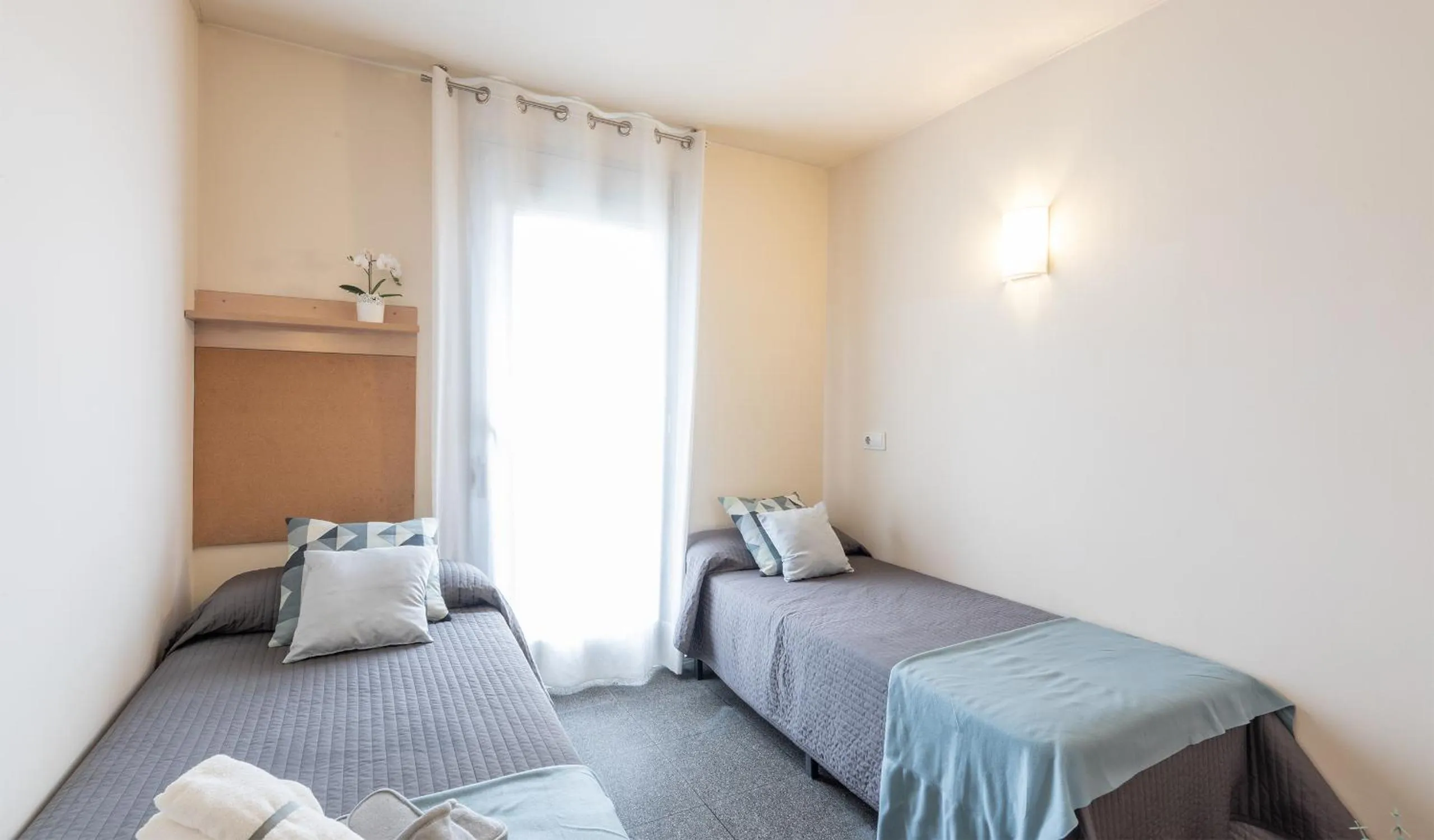 Photo of the whole room, Bed in Residencia Universitaria Resa Campus del Mar