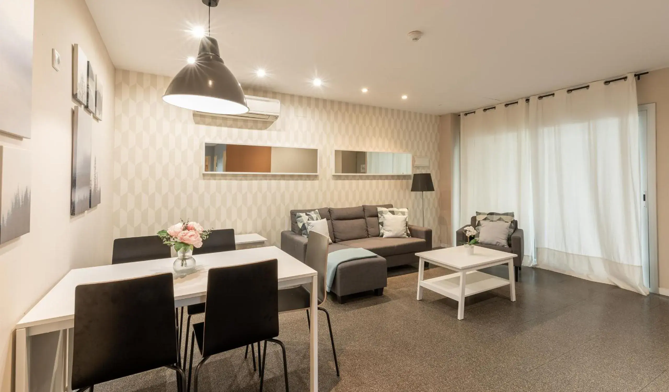 Family Studio in Residencia Universitaria Resa Campus del Mar Family Studio in Residencia Universitaria Resa Campus del Mar