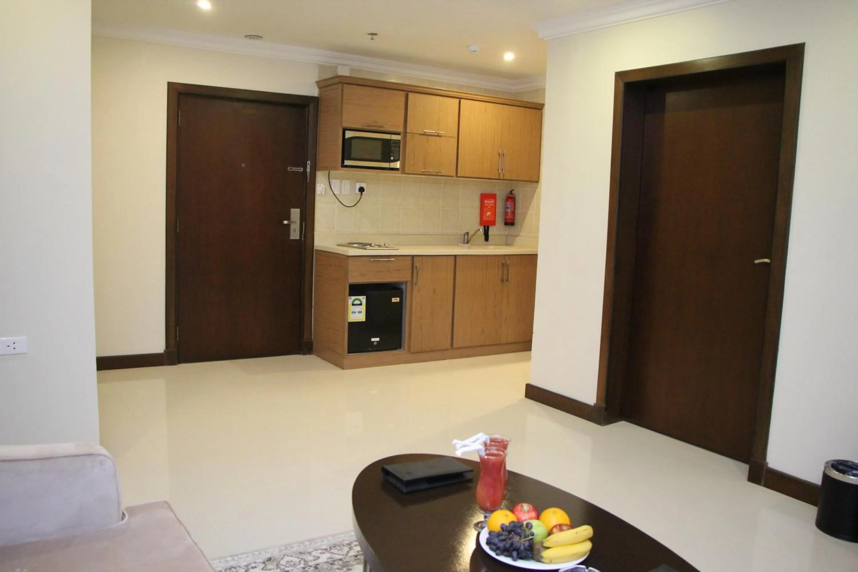 Kitchen or kitchenette in Almuhaidb Residence Al Jubail