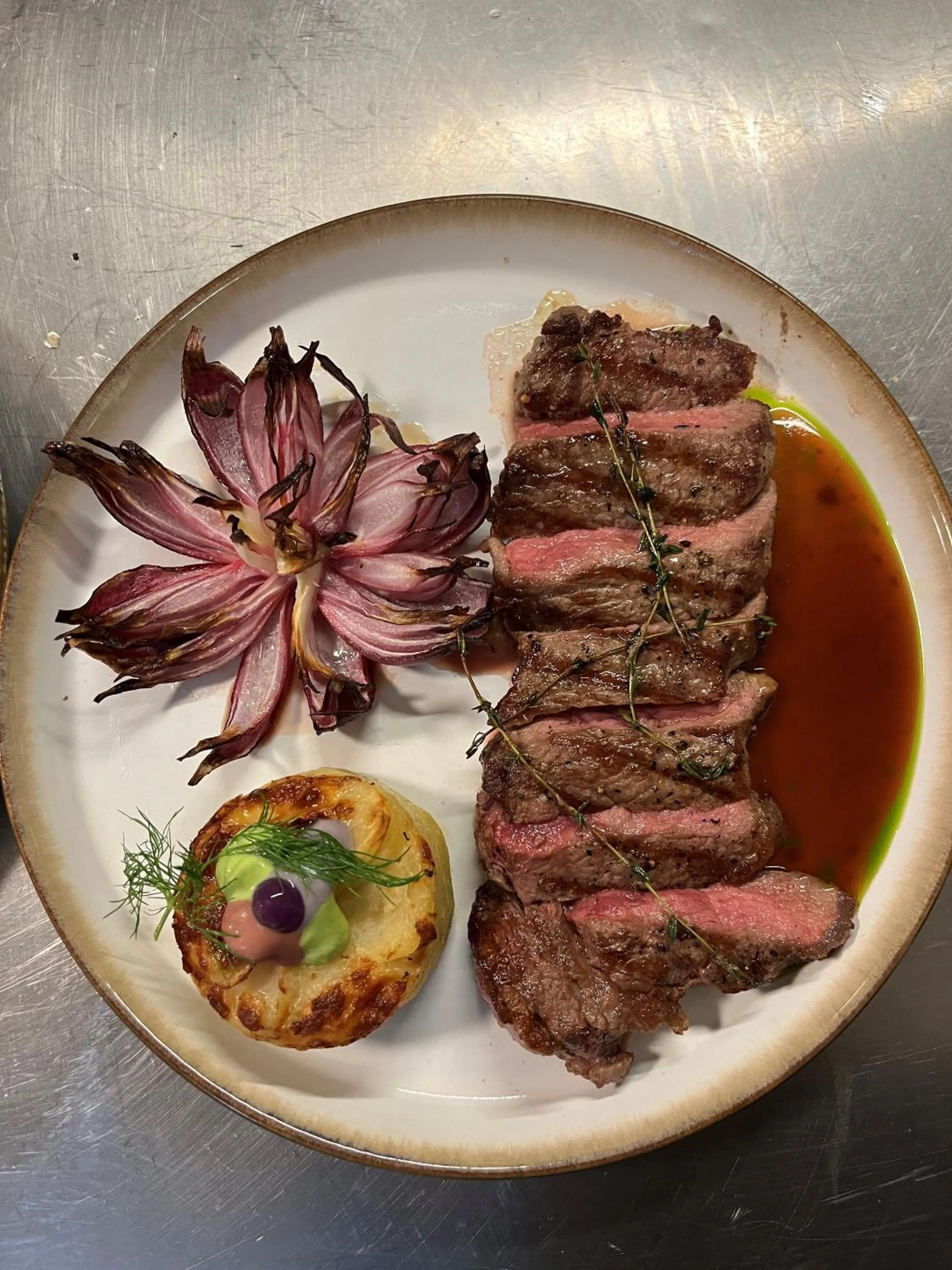 Restaurant/places to eat in Magma Hotel