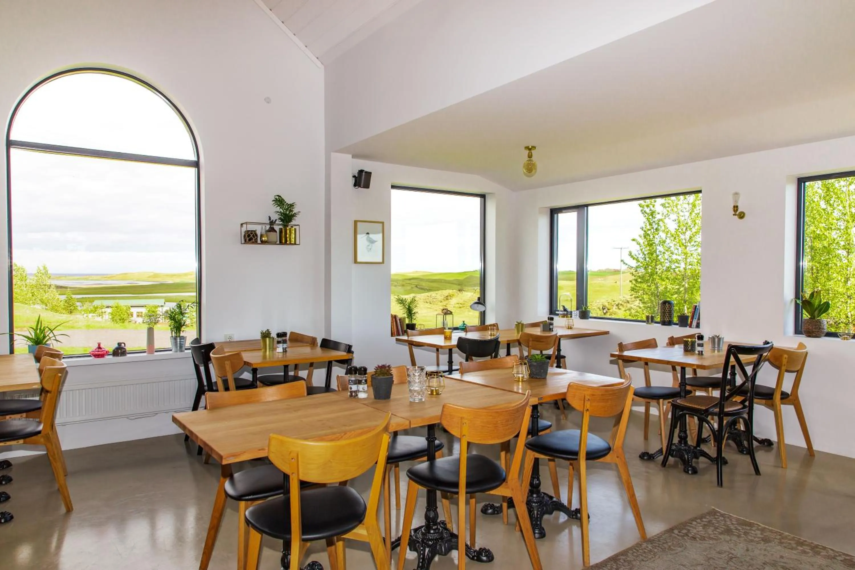 Restaurant/places to eat in Magma Hotel