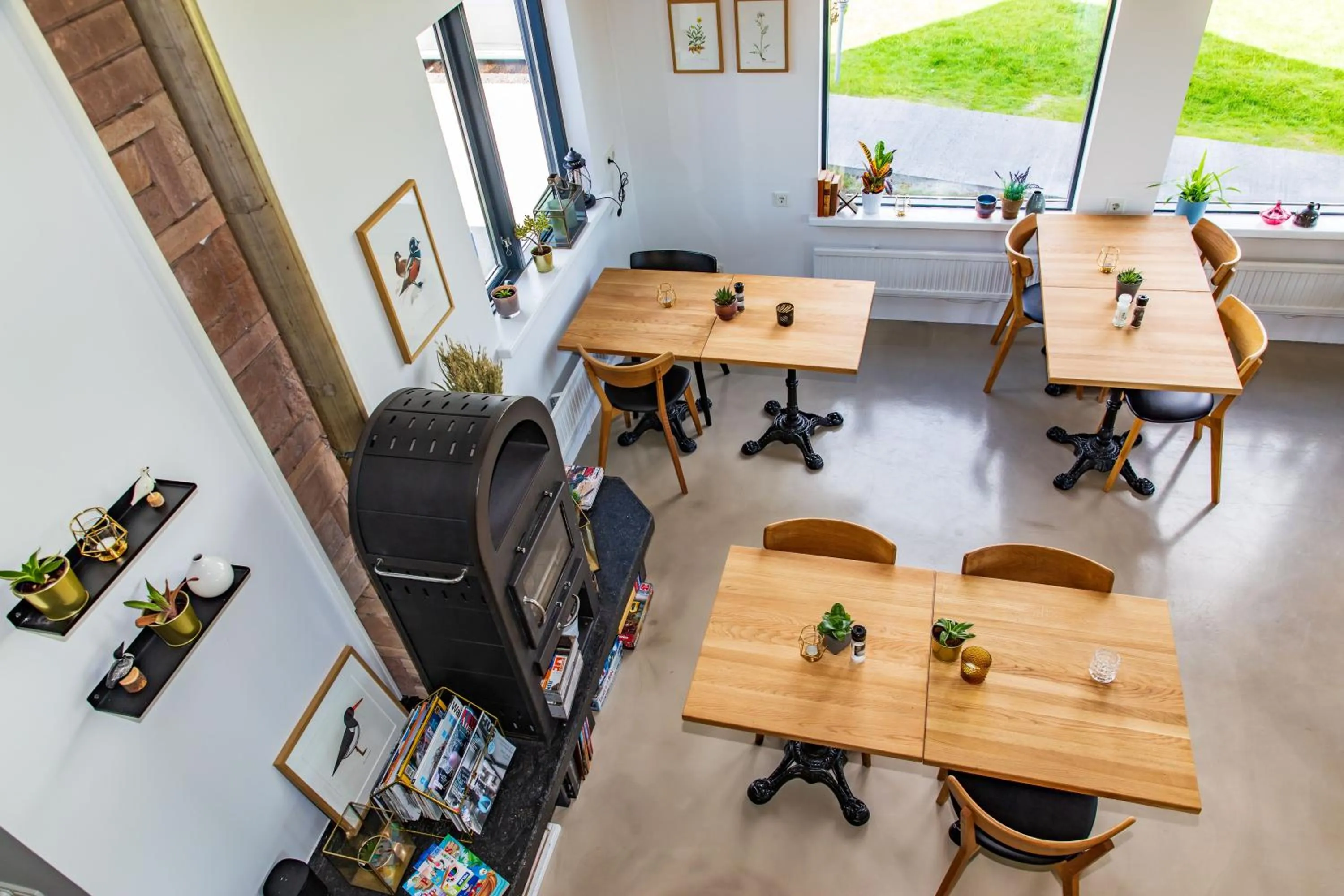 Restaurant/places to eat in Magma Hotel