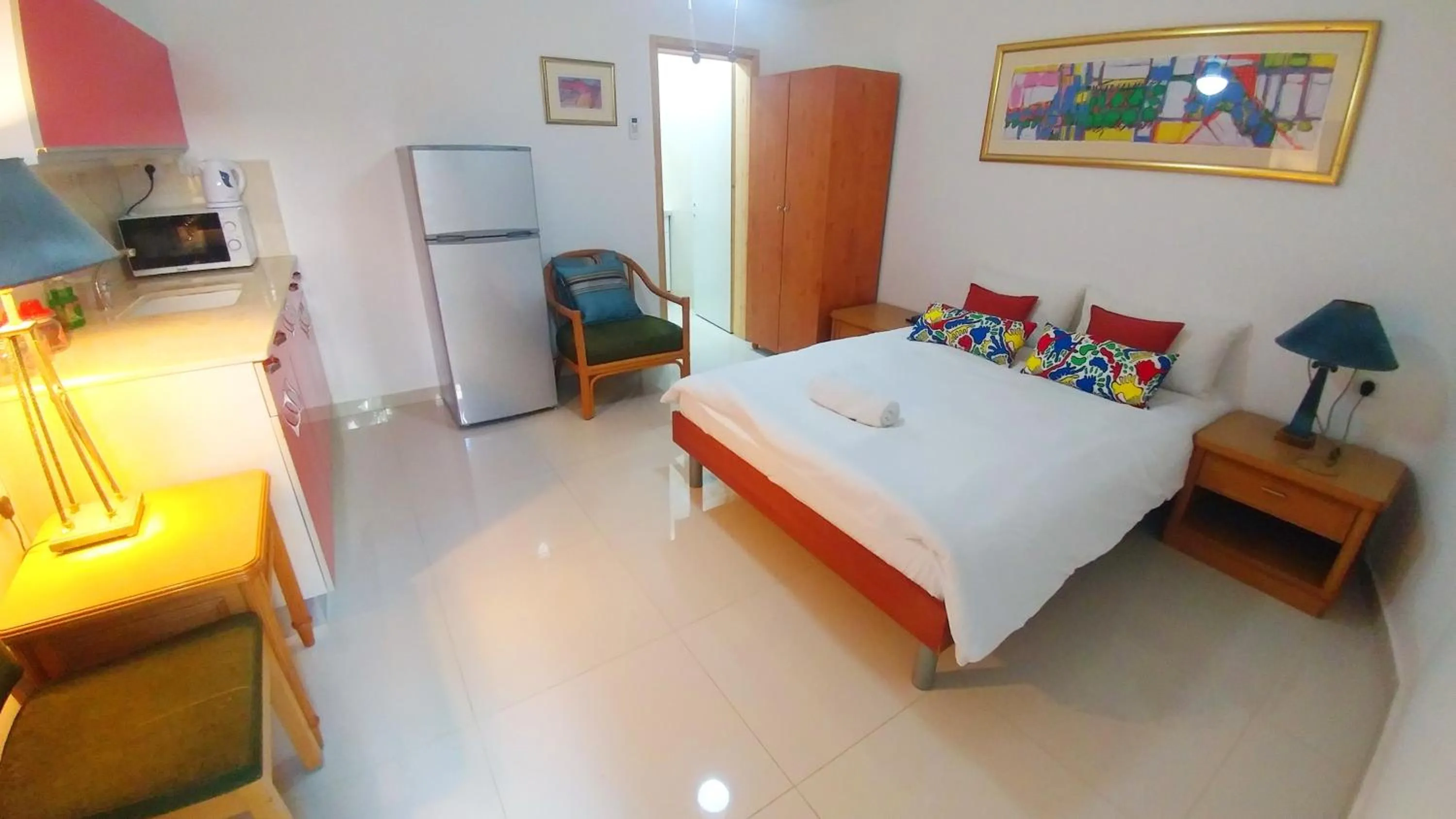 Kitchen or kitchenette, Bed in City Suites