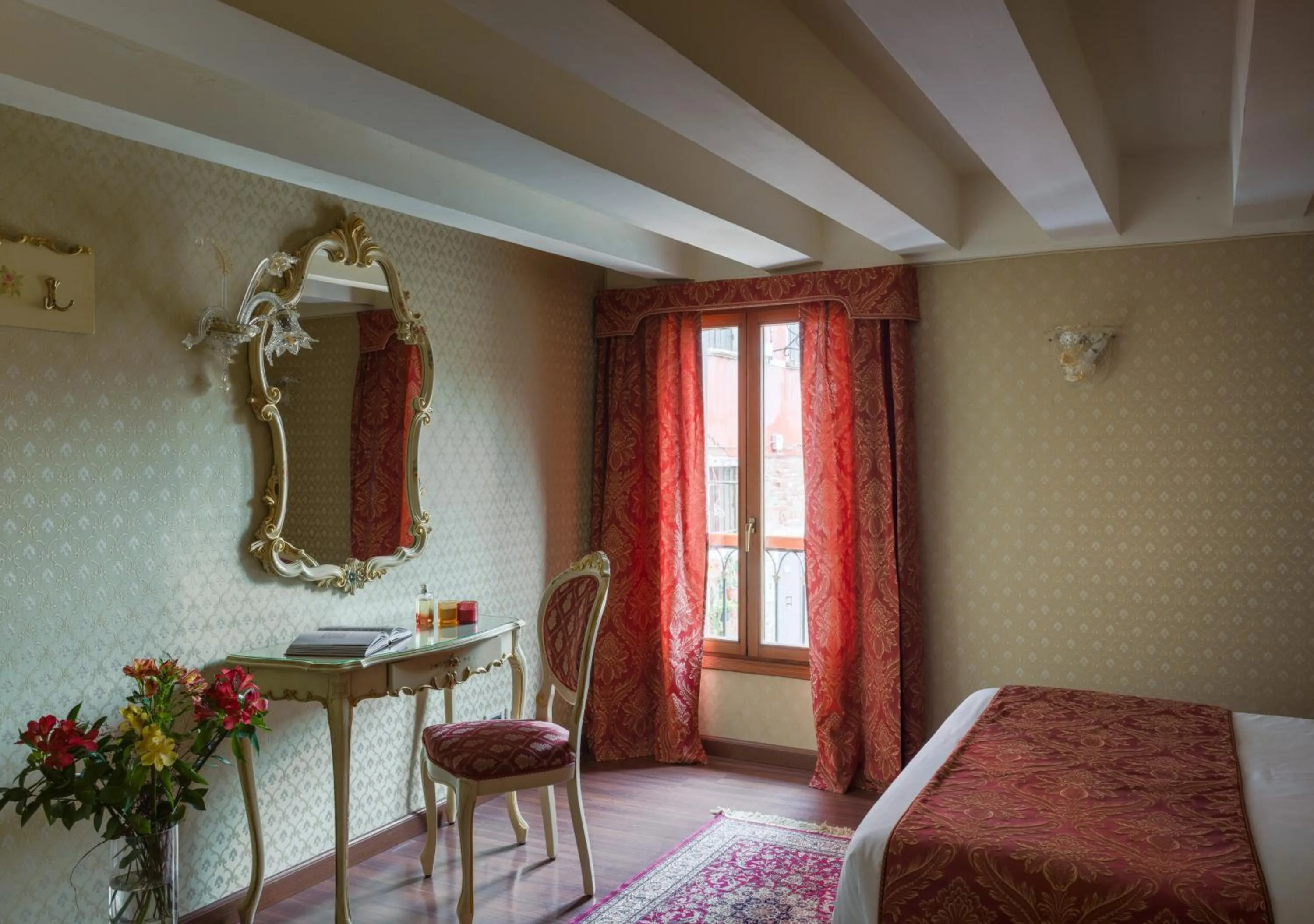 Decorative detail, Bed in Hotel La Residenza