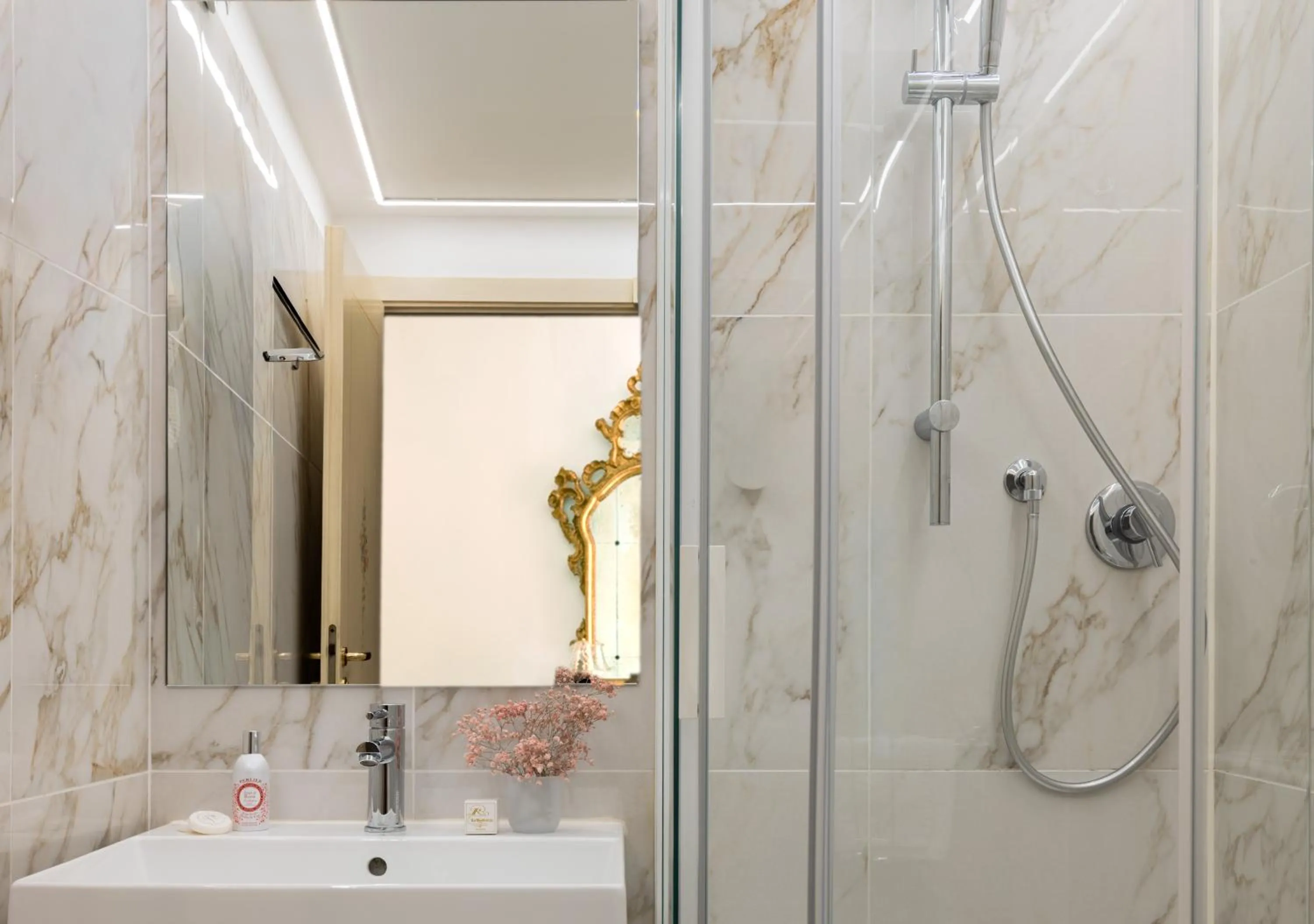 Bathroom in Hotel La Residenza