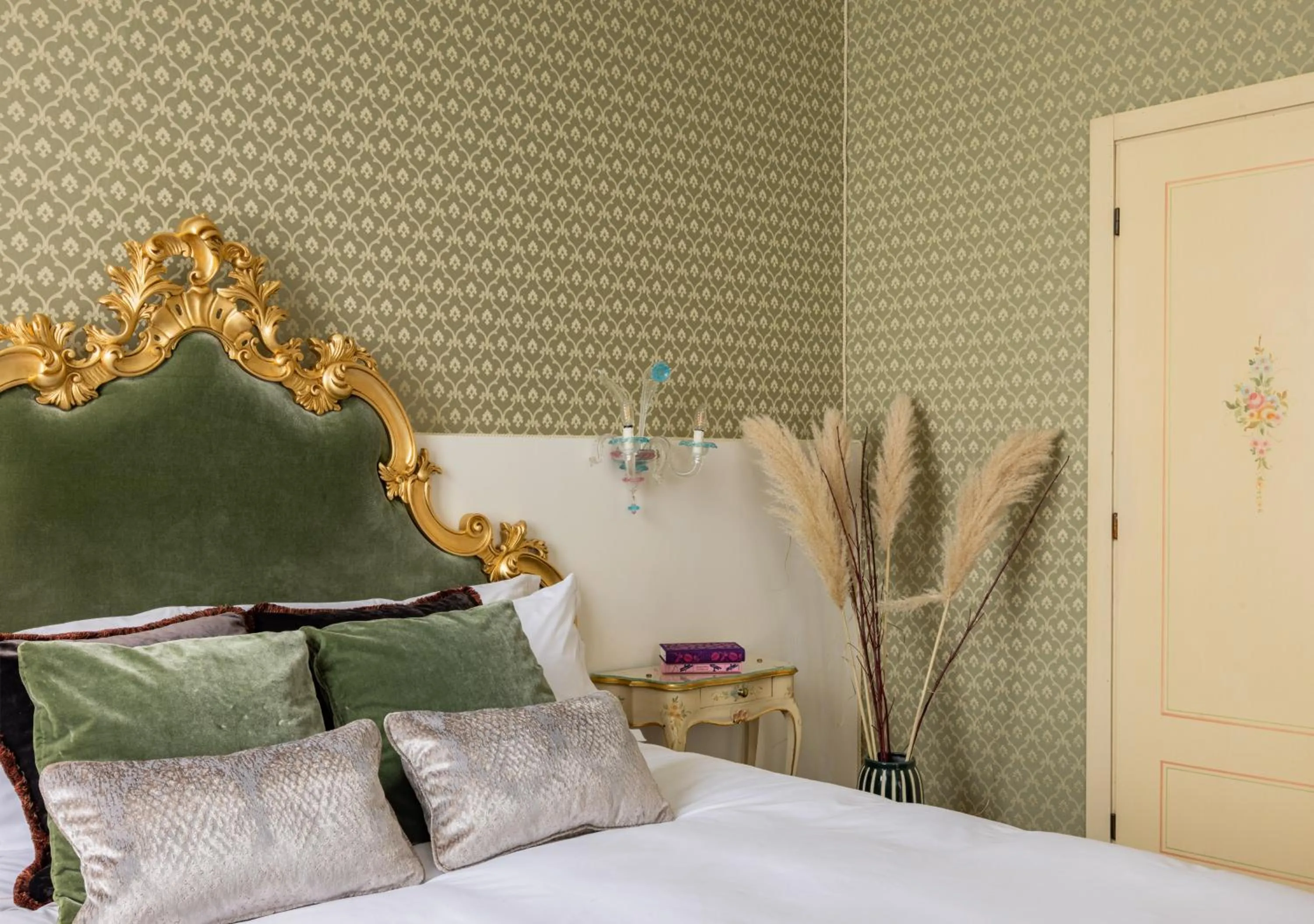 Decorative detail, Bed in Hotel La Residenza