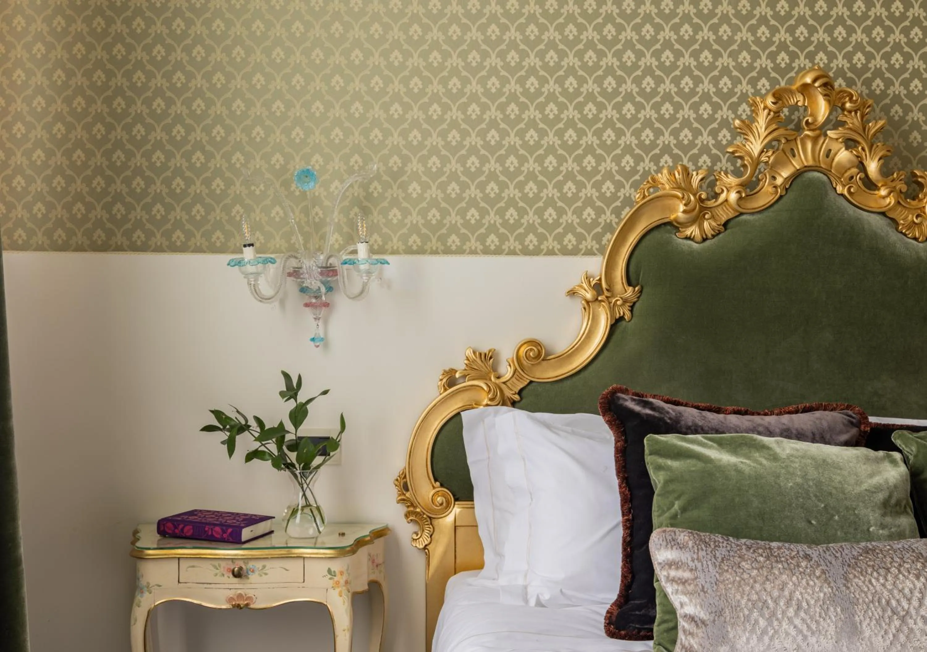 Decorative detail, Bed in Hotel La Residenza
