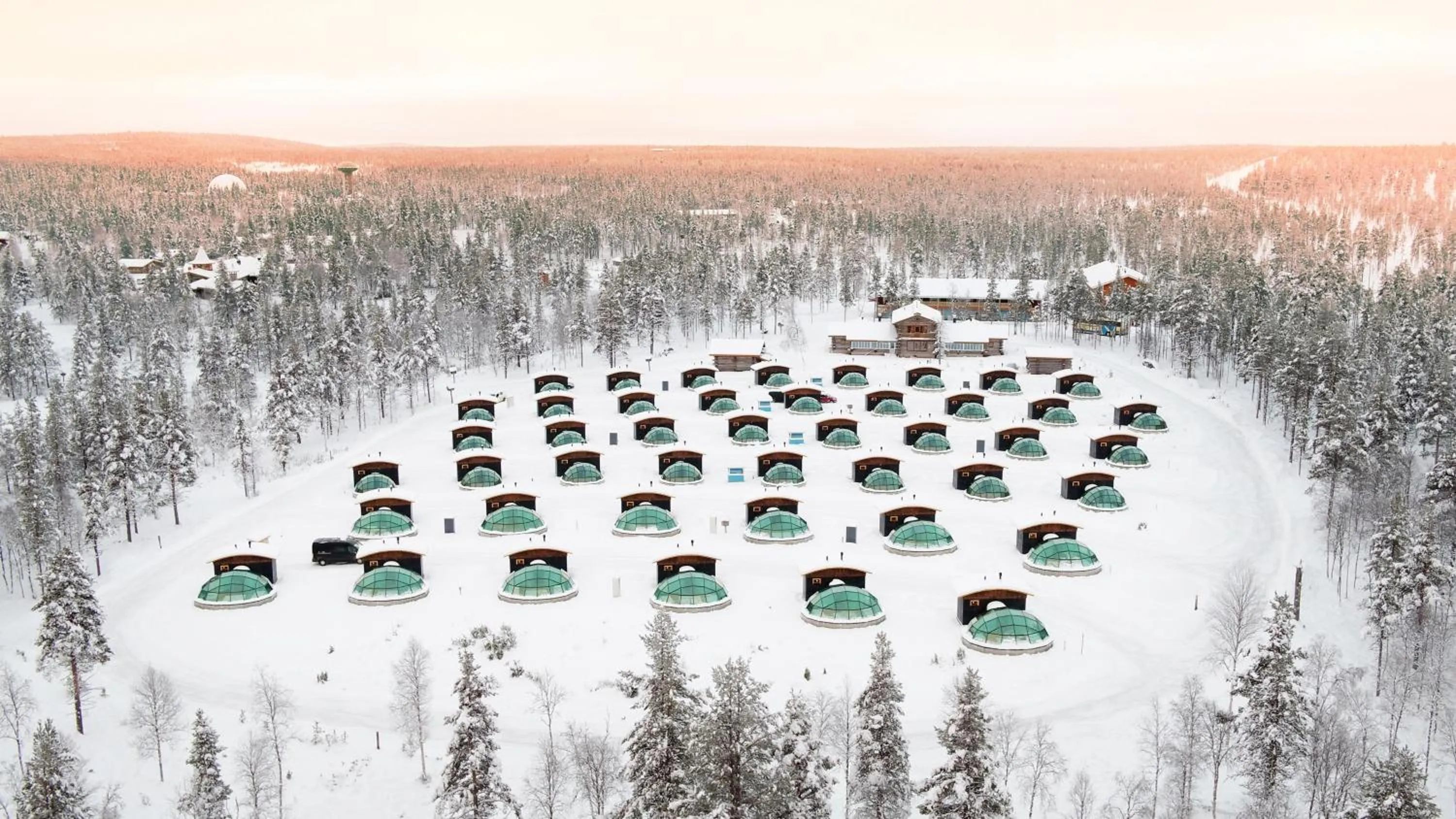 Property building in Kakslauttanen Arctic Resort - Igloos and Chalets