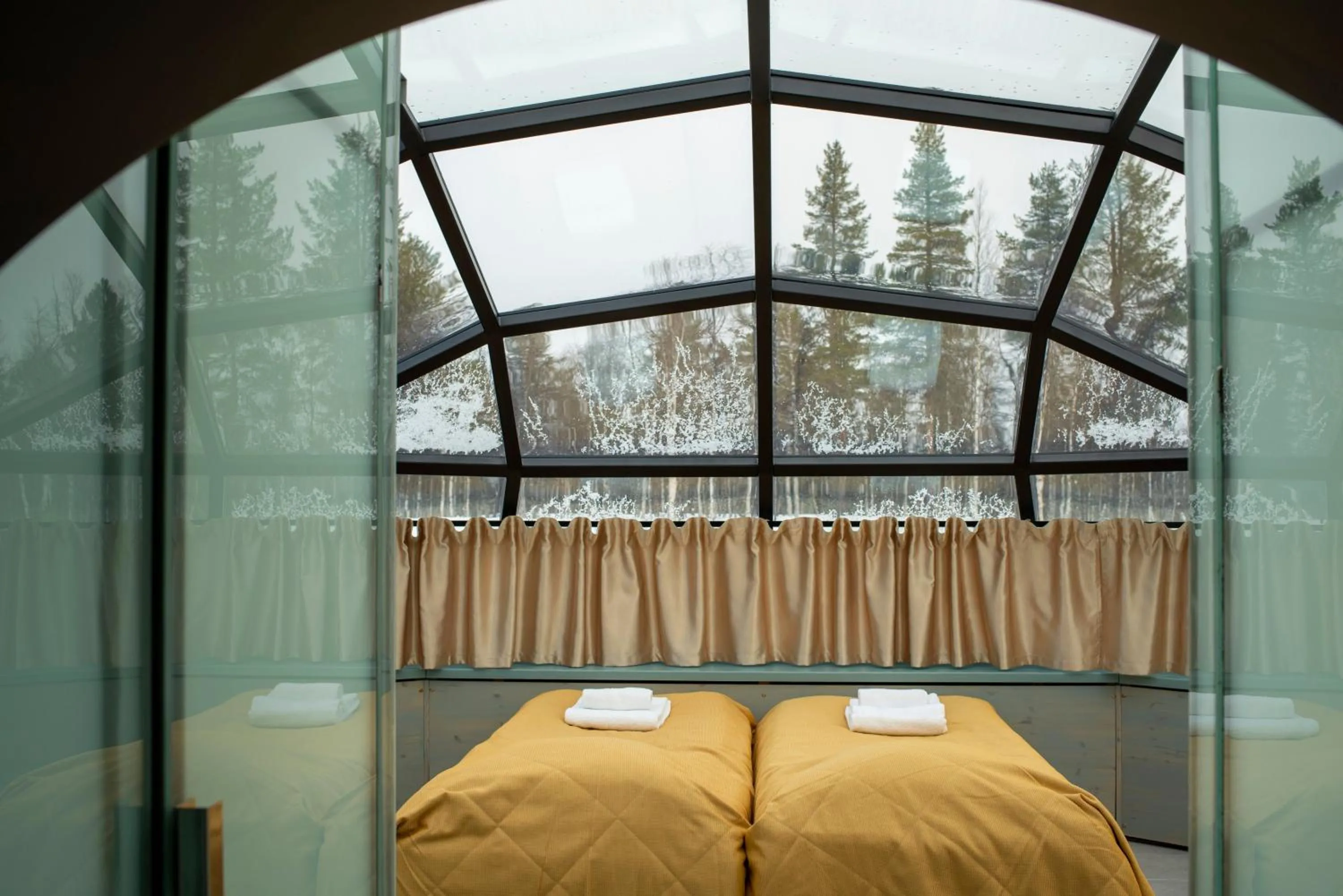 Coffee/tea facilities, Bed in Kakslauttanen Arctic Resort - Igloos and Chalets