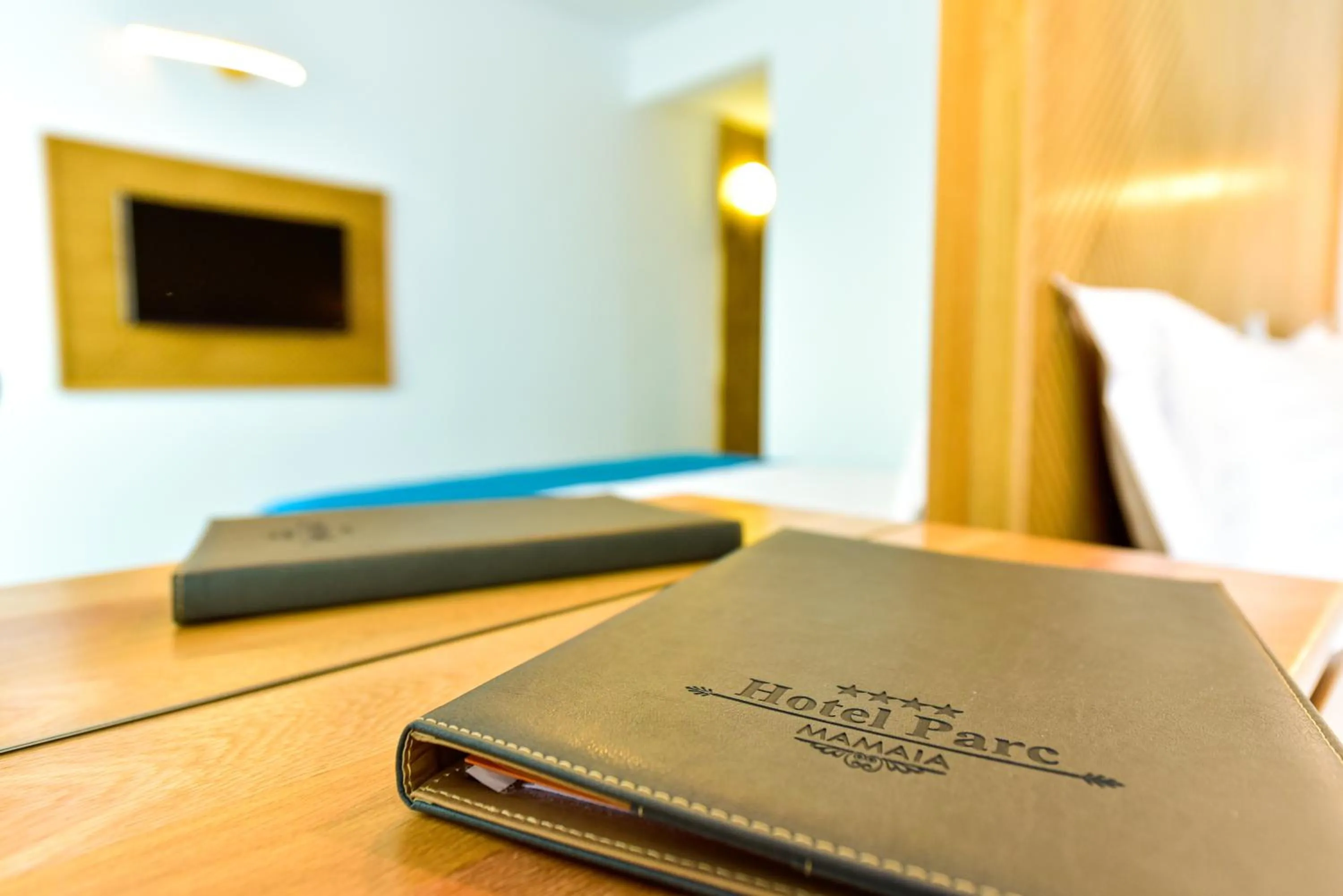 Logo/Certificate/Sign, Bed in Hotel Parc