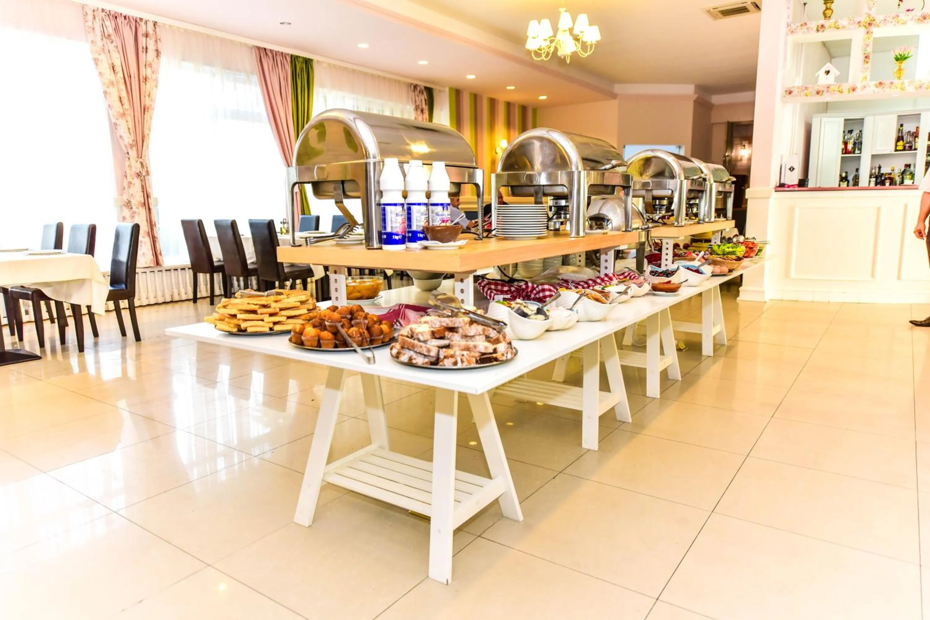 Buffet breakfast in Hotel Parc