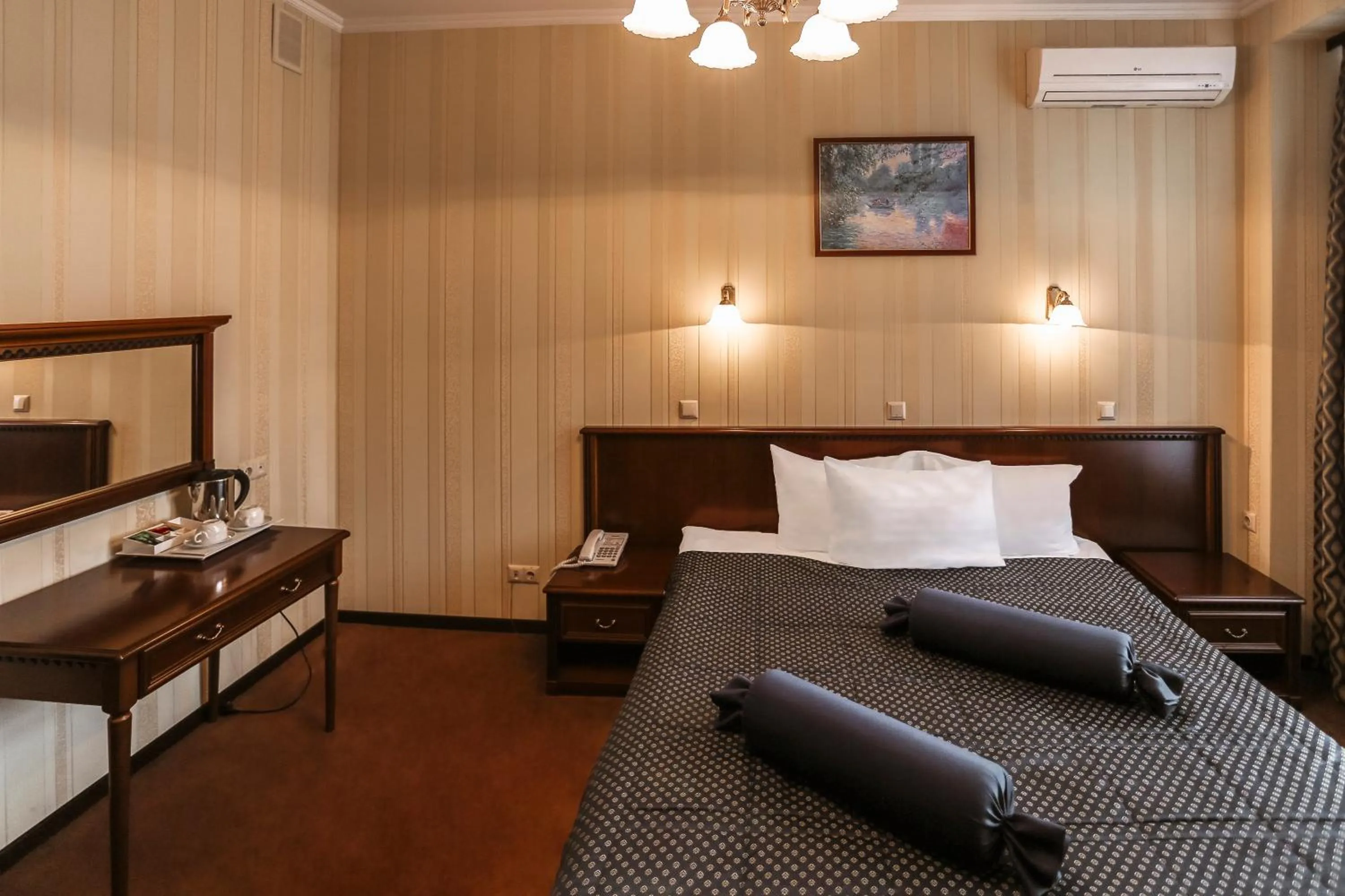 Bedroom, Bed in Готель Дніпро Dnipro Hotel