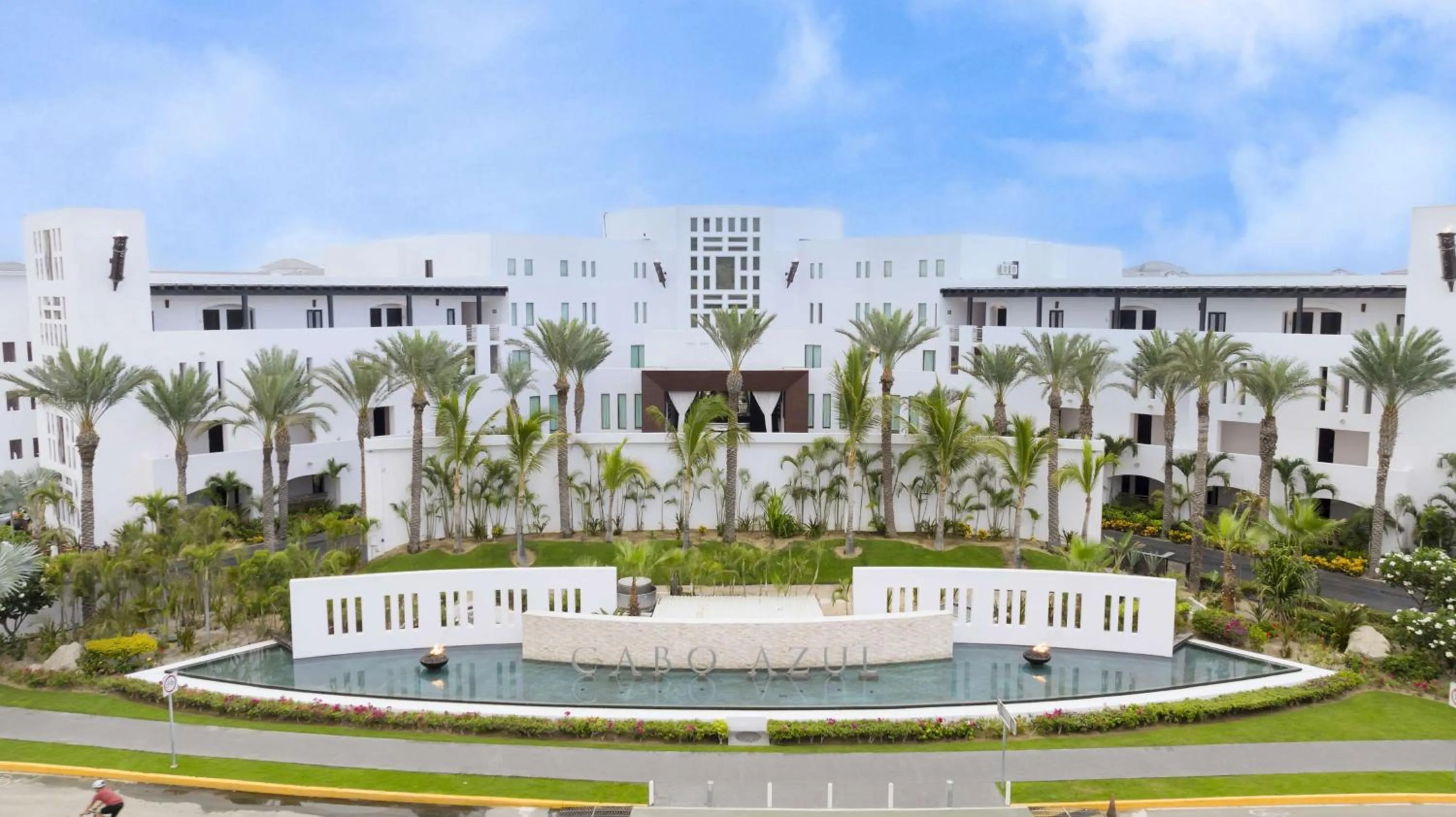 Property building in Hilton Vacation Club Cabo Azul Los Cabos