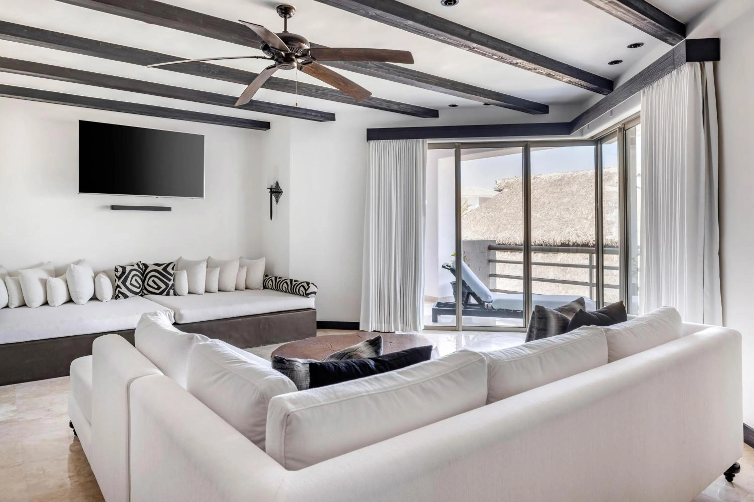 Living room, Bed in Hilton Vacation Club Cabo Azul Los Cabos