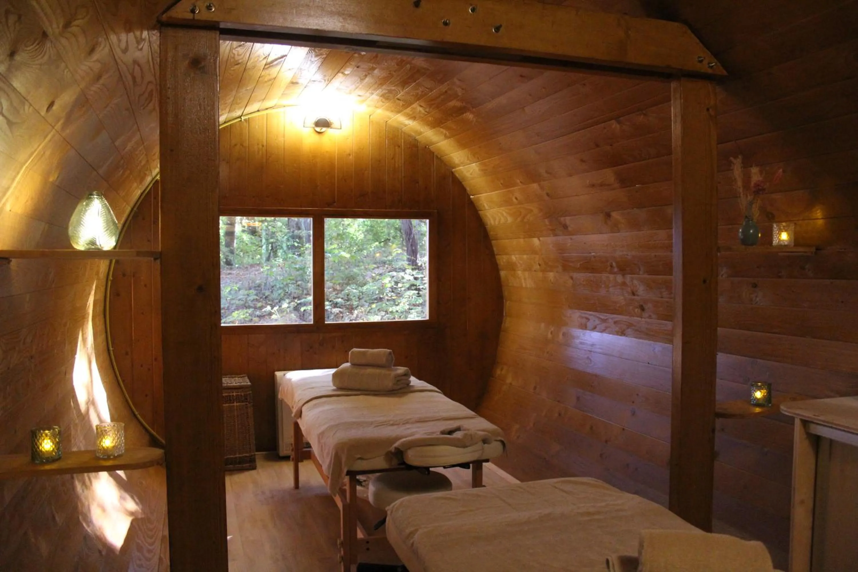 Bed in Hôtel & Spa du Domaine des Thômeaux, The Originals Relais