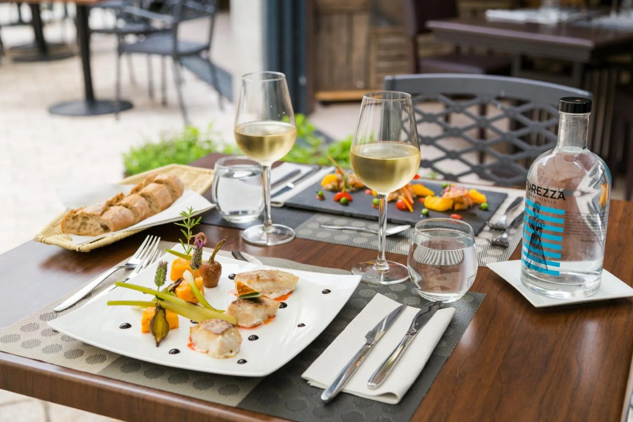 Restaurant/places to eat in Hôtel & Spa du Domaine des Thômeaux, The Originals Relais