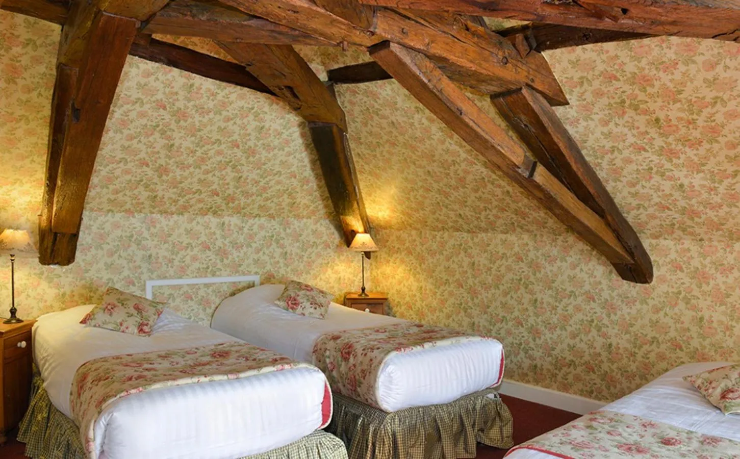 Bed in Hôtel & Spa du Domaine des Thômeaux, The Originals Relais