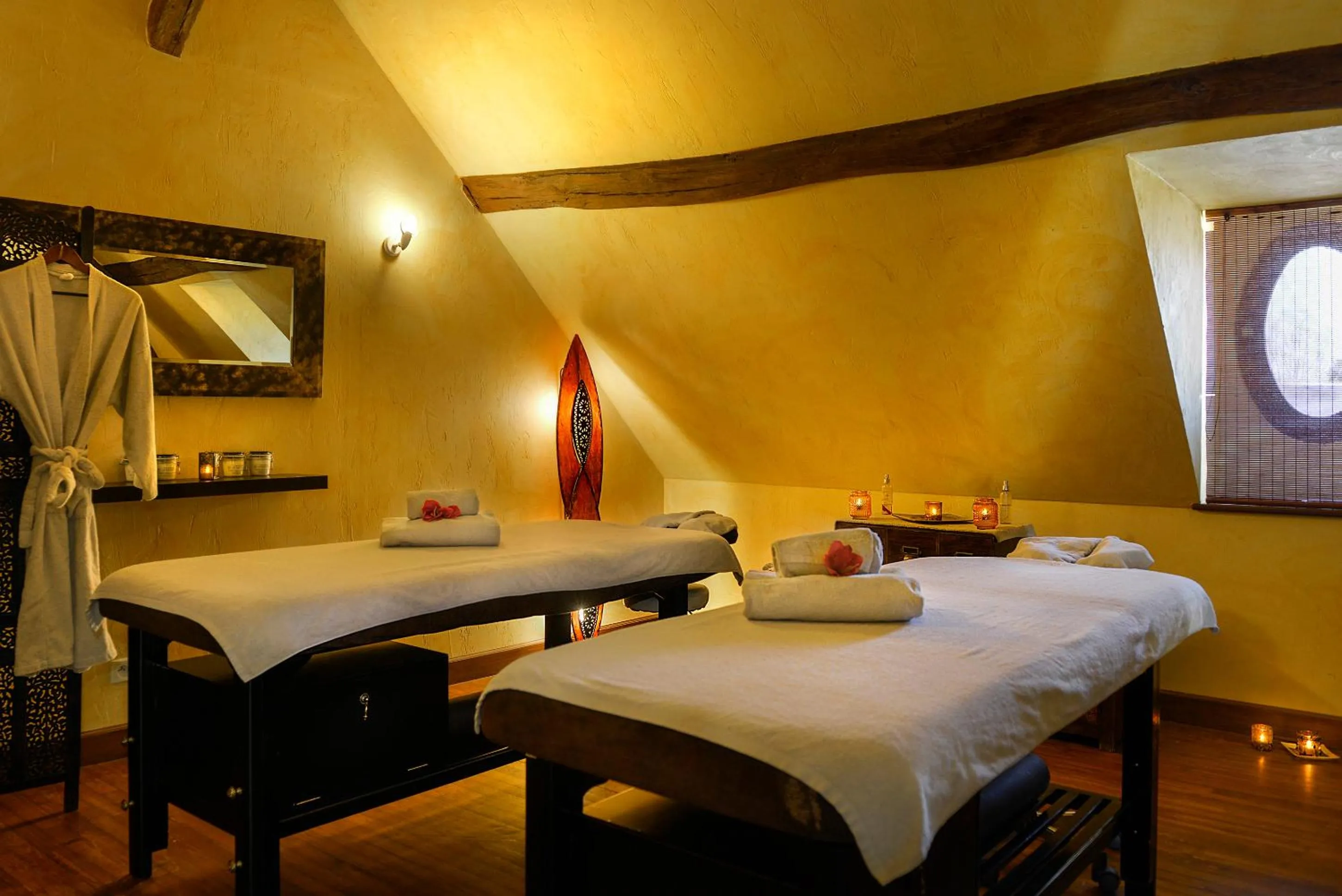 Bed in Hôtel & Spa du Domaine des Thômeaux, The Originals Relais