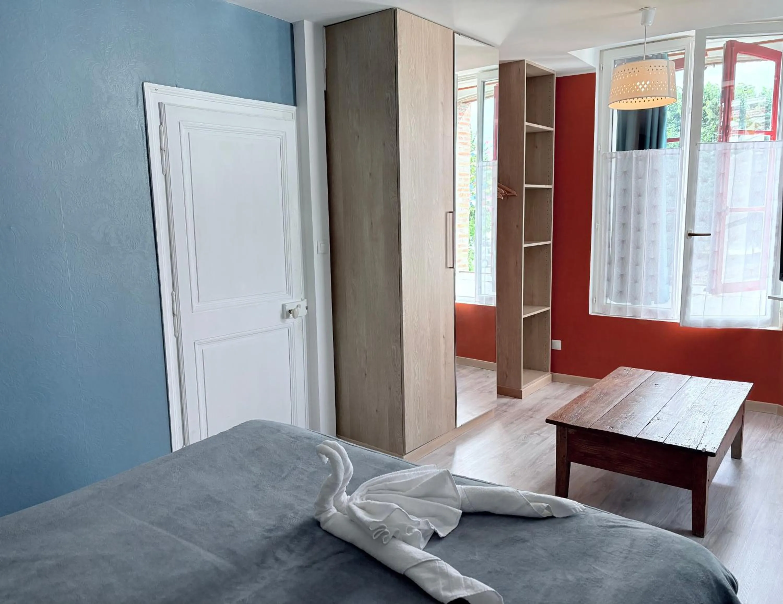 Photo of the whole room, Bed in Au Richebourg Nogent