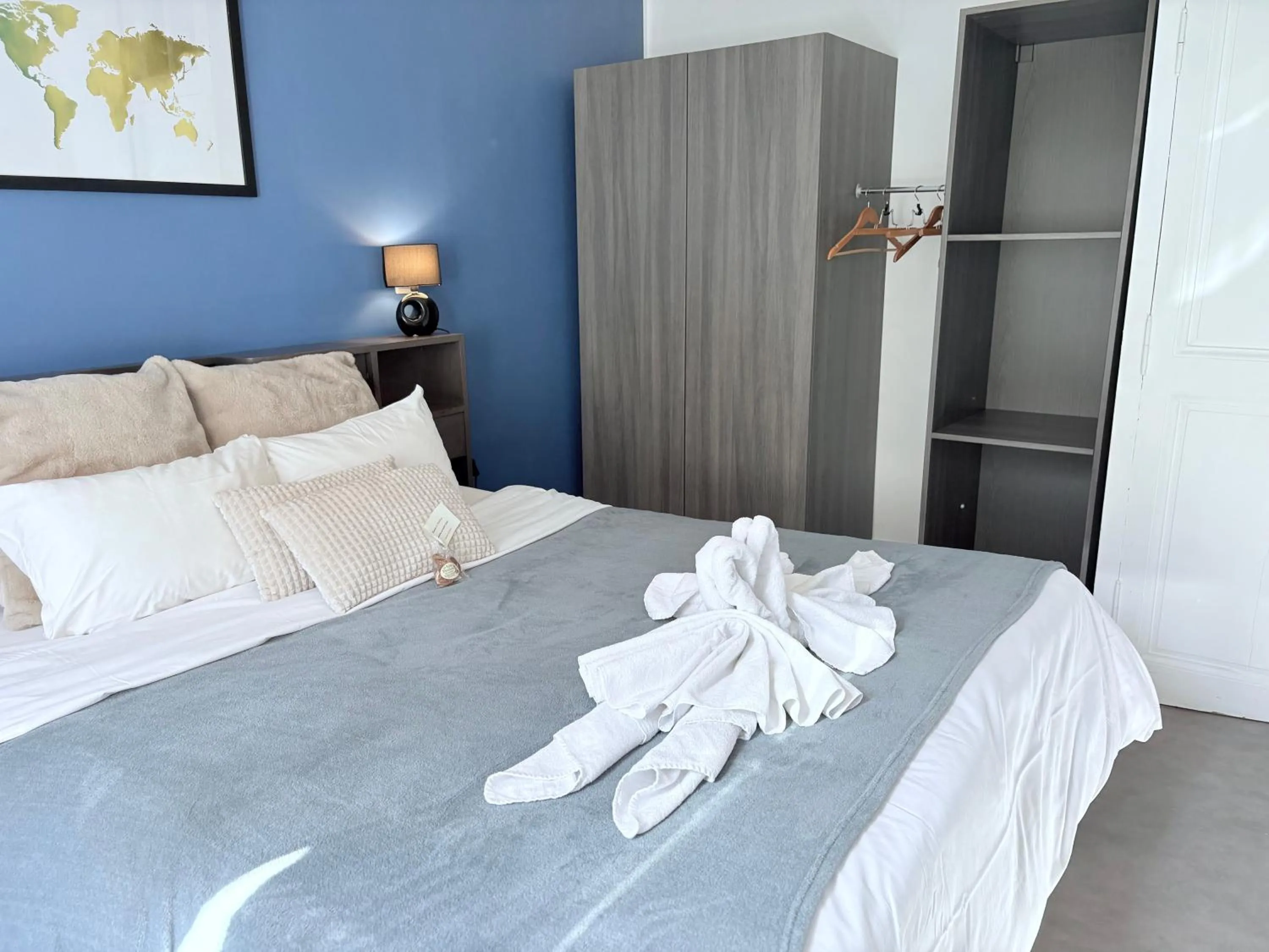 Photo of the whole room, Bed in Au Richebourg Nogent