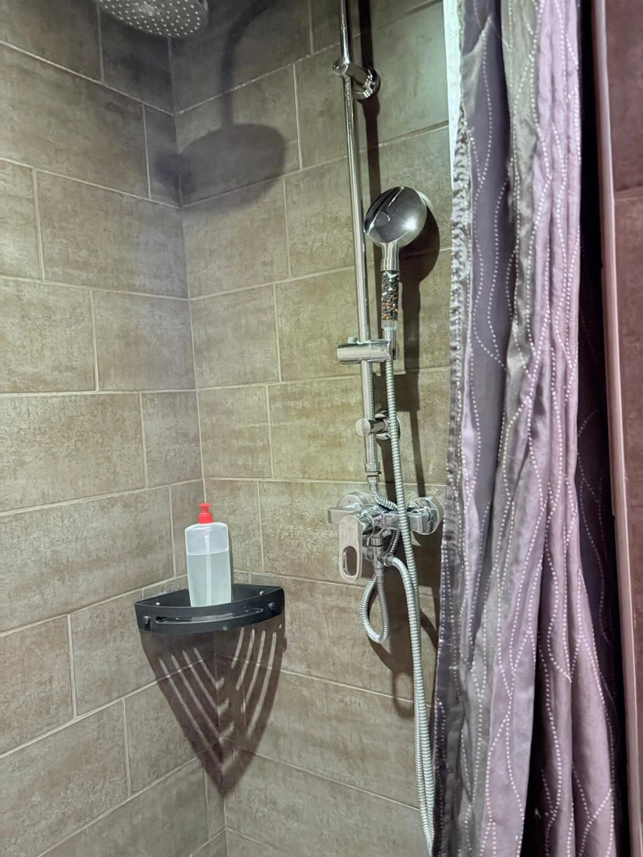 Shower in Au Richebourg Nogent