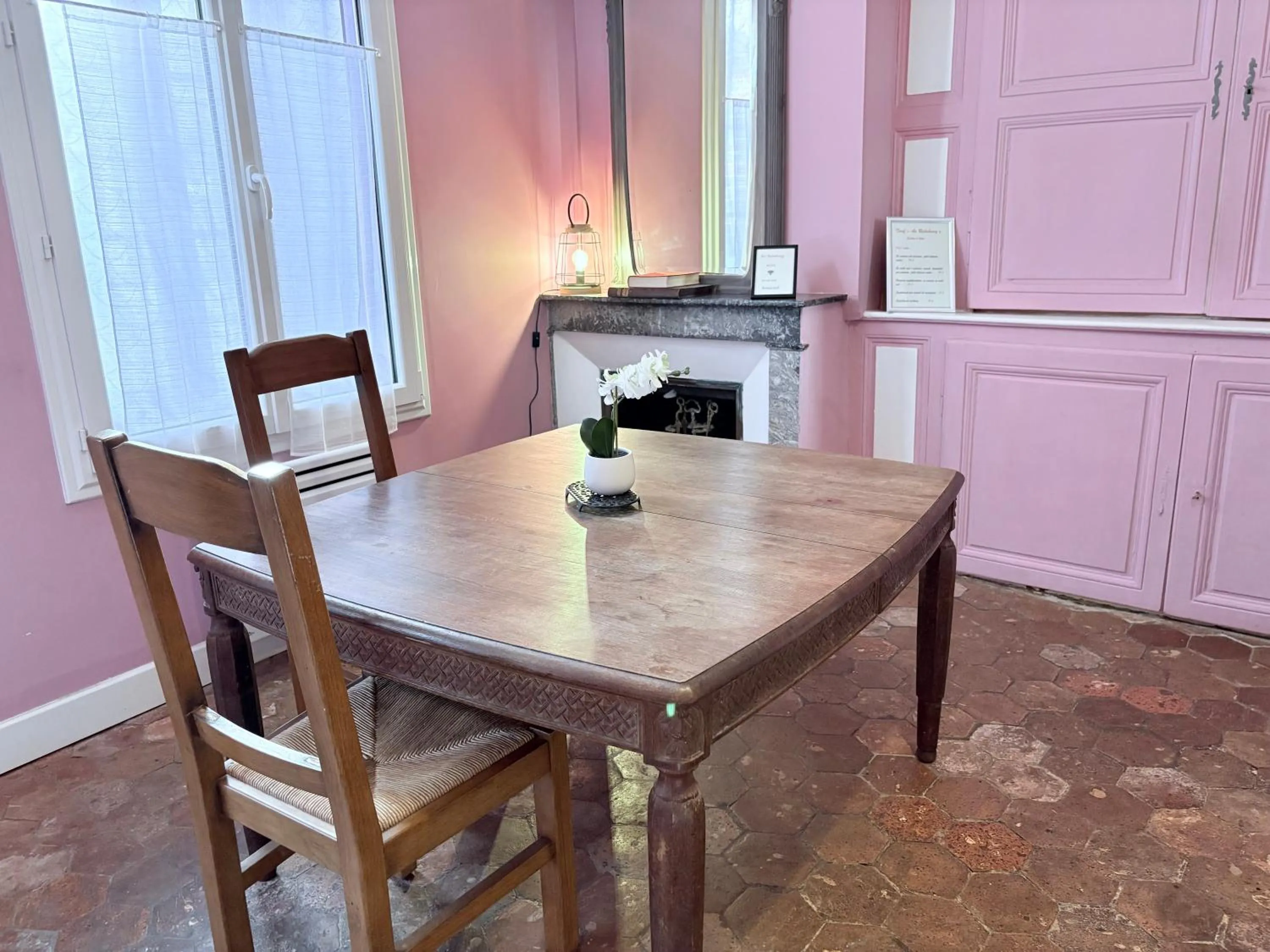 Dining area in Au Richebourg Nogent