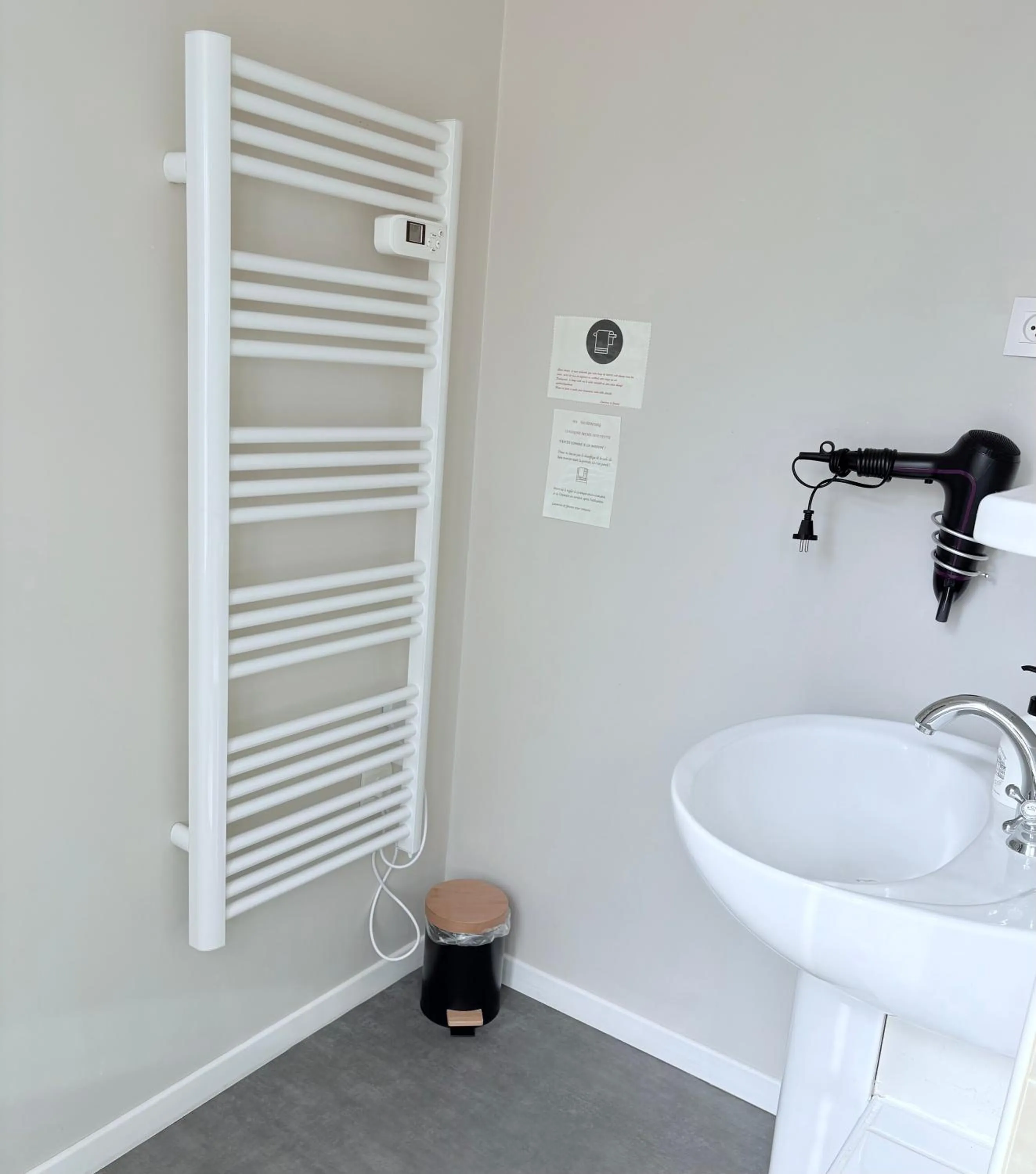 Bathroom in Au Richebourg Nogent