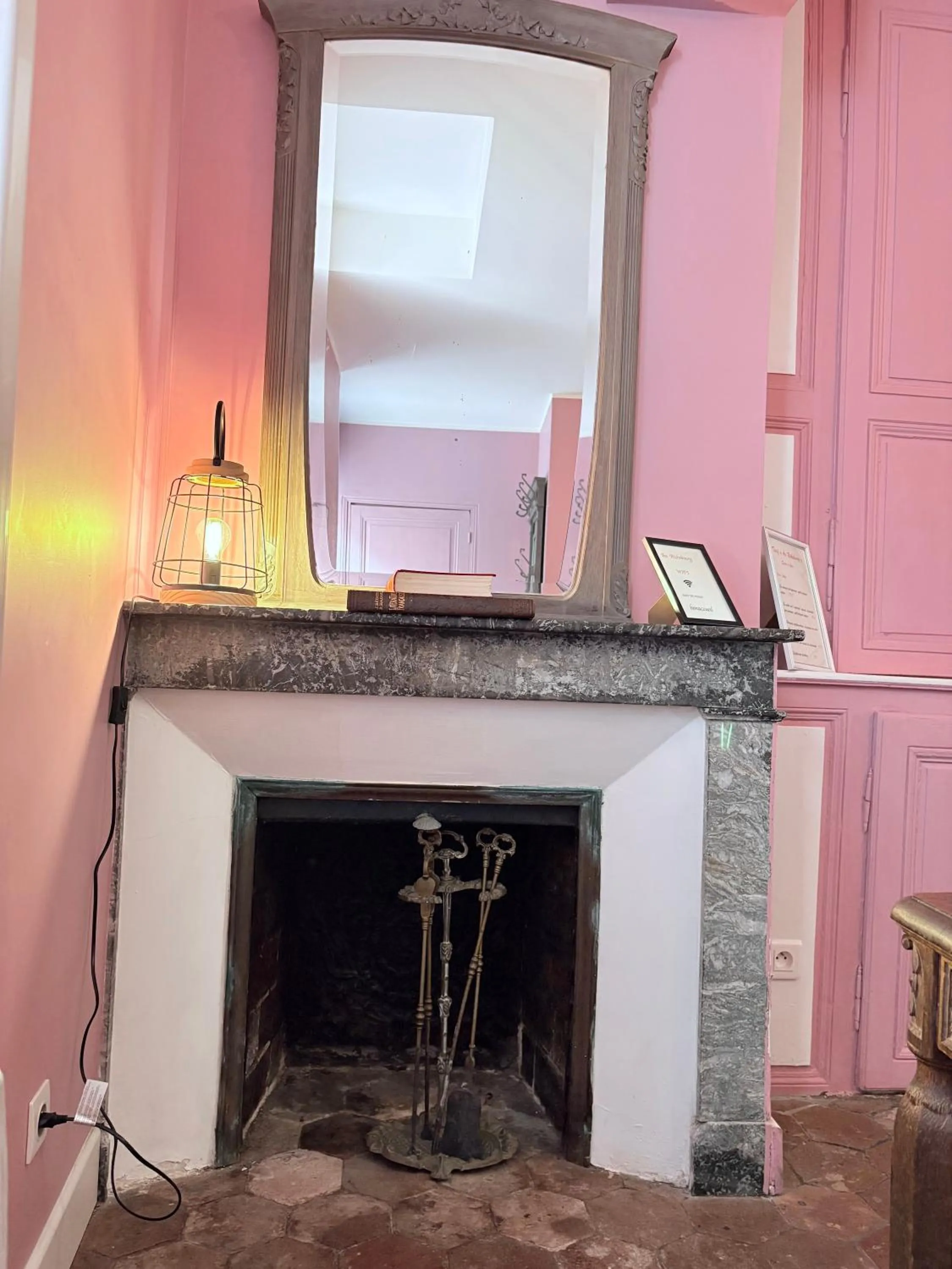 fireplace in Au Richebourg Nogent