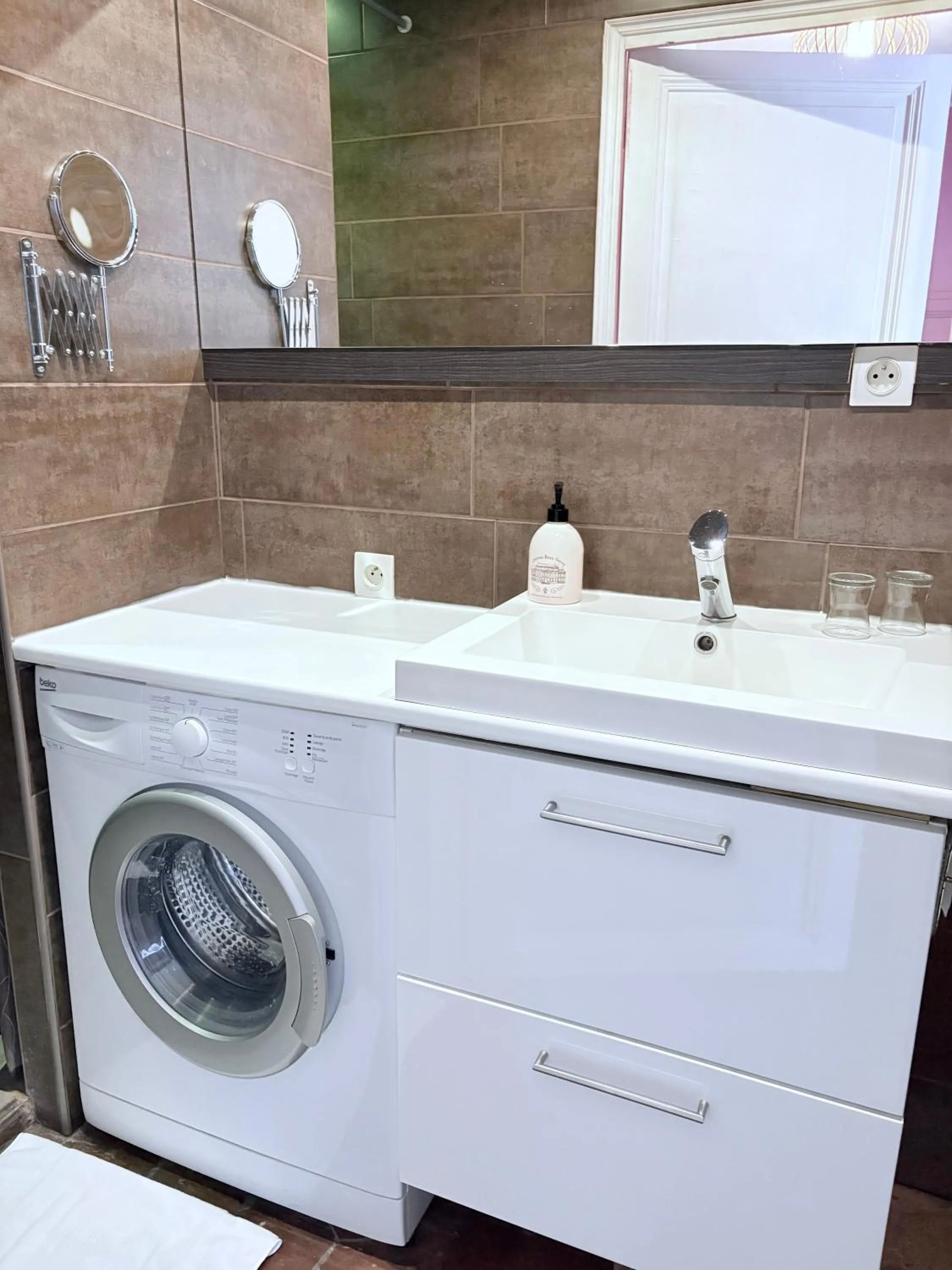 Bathroom in Au Richebourg Nogent