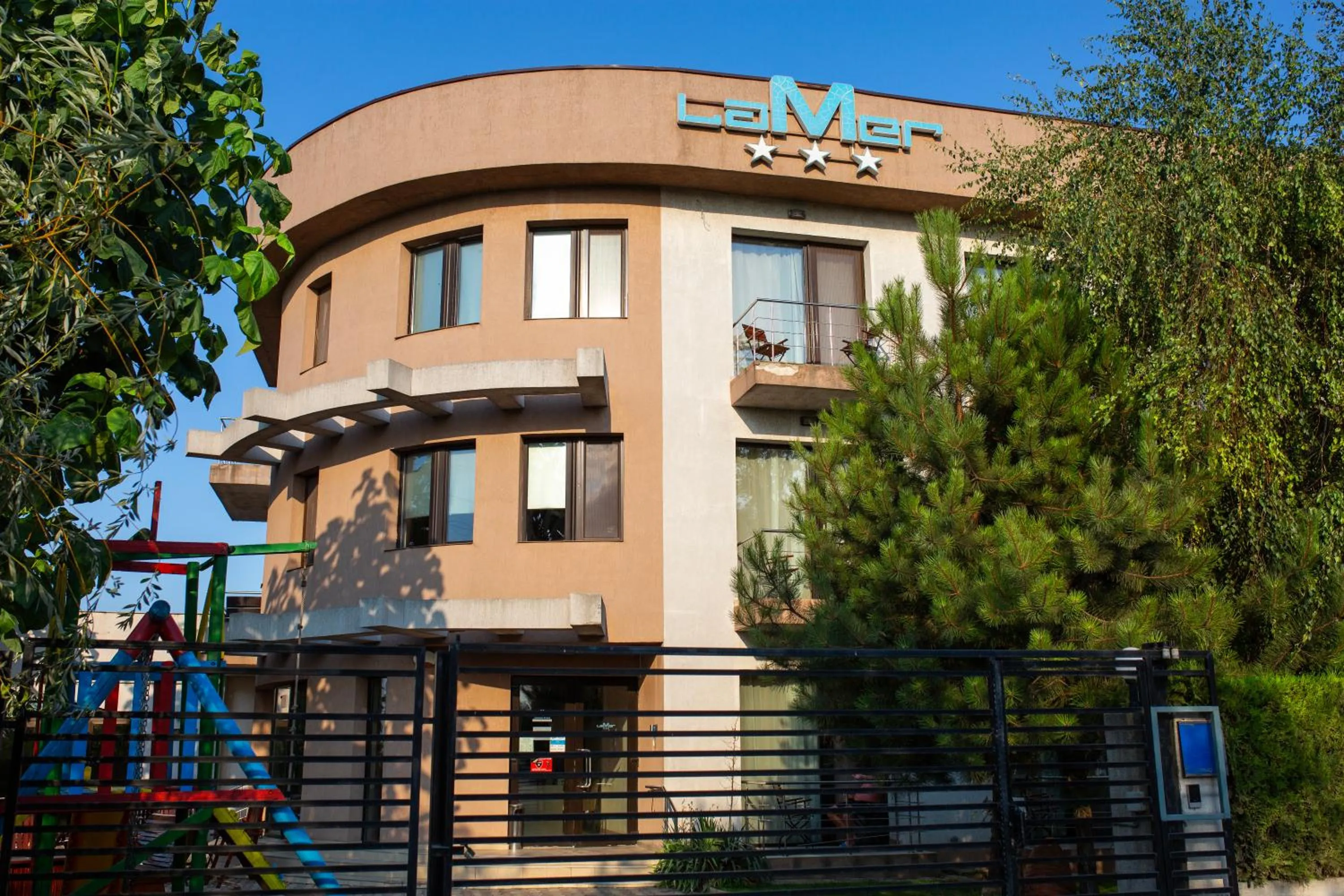 Property building in Vila La Mer