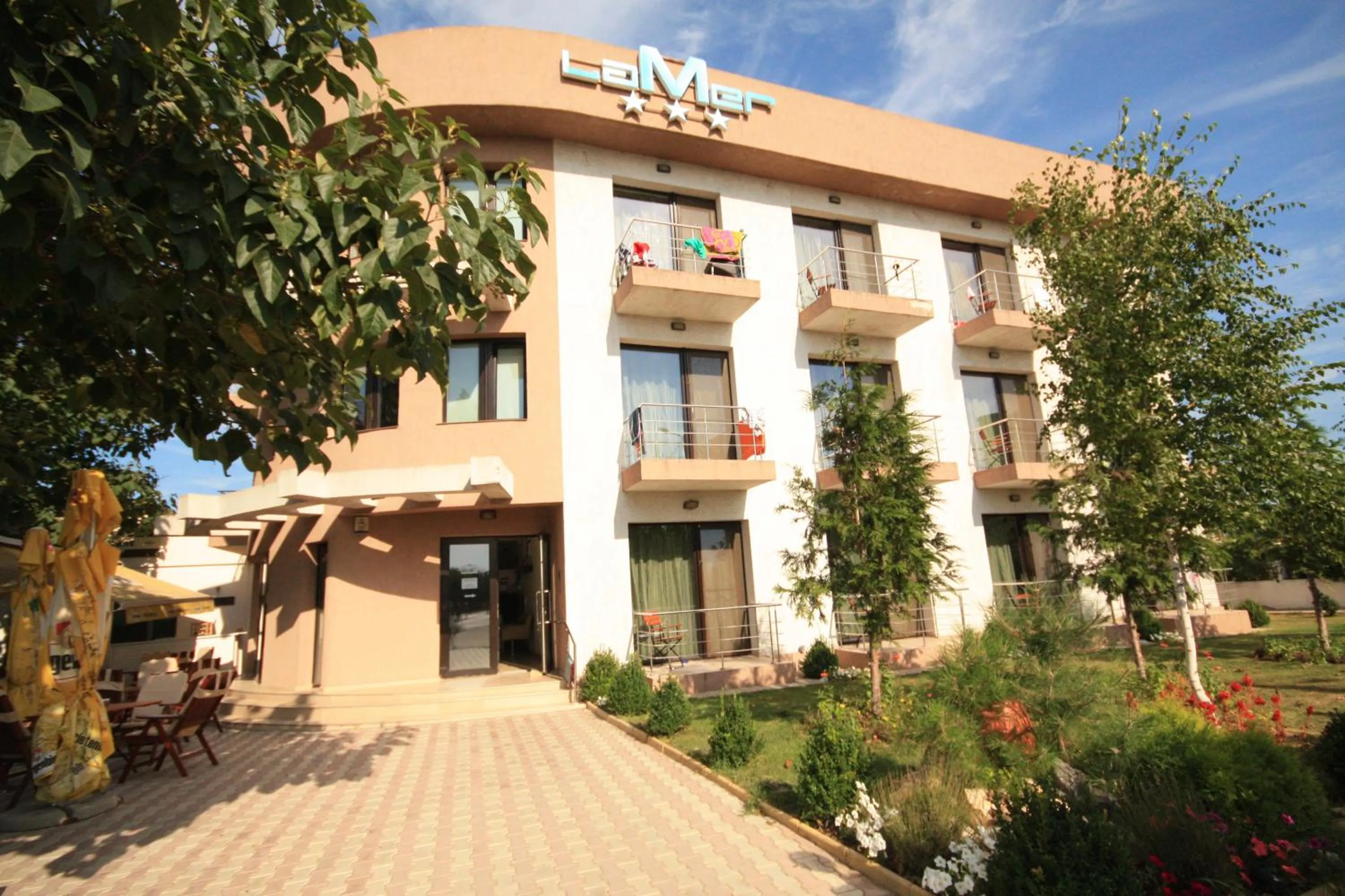 Property building in Vila La Mer