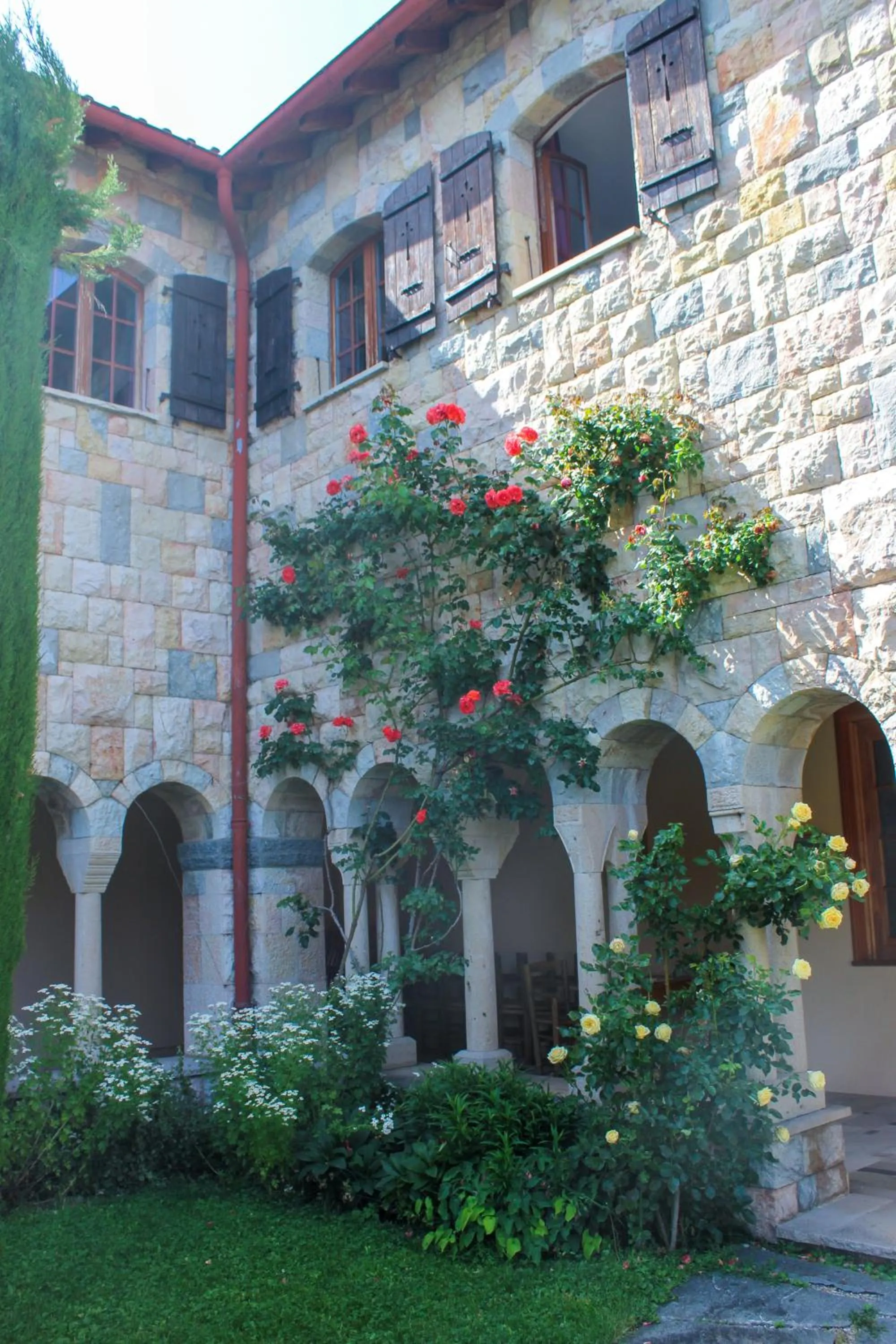 Garden view in Crêt-Bérard