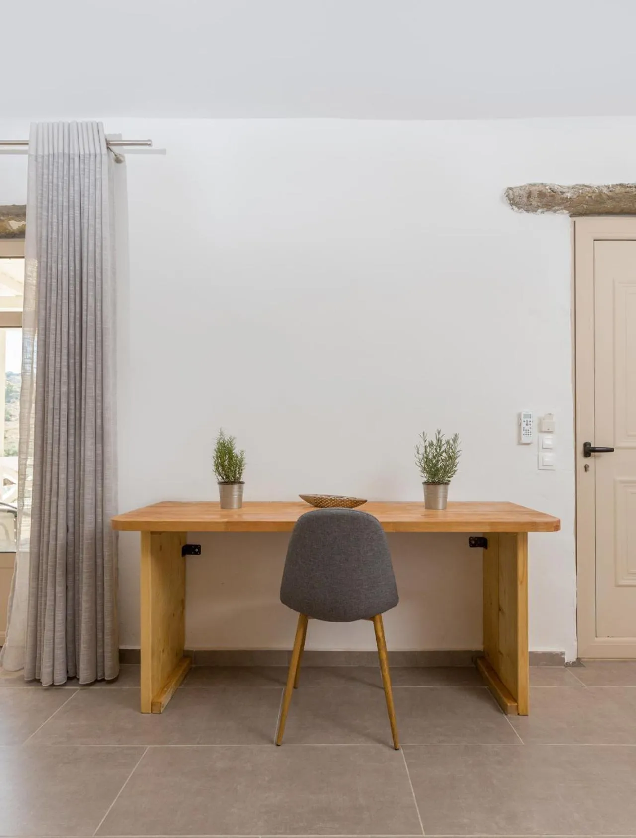 Photo of the whole room in Anamar Kea Boutique