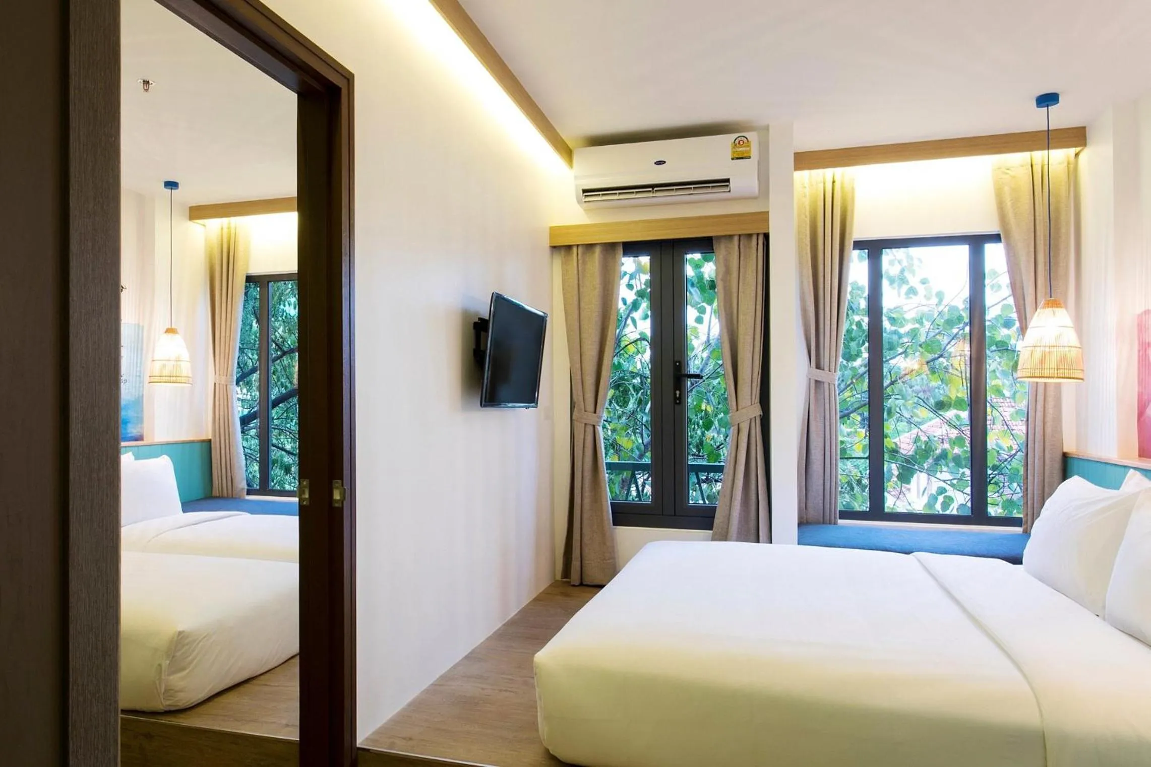 Balcony/Terrace, Bed in Lub d Siem Reap - Near Pub Street & Angkor Wat