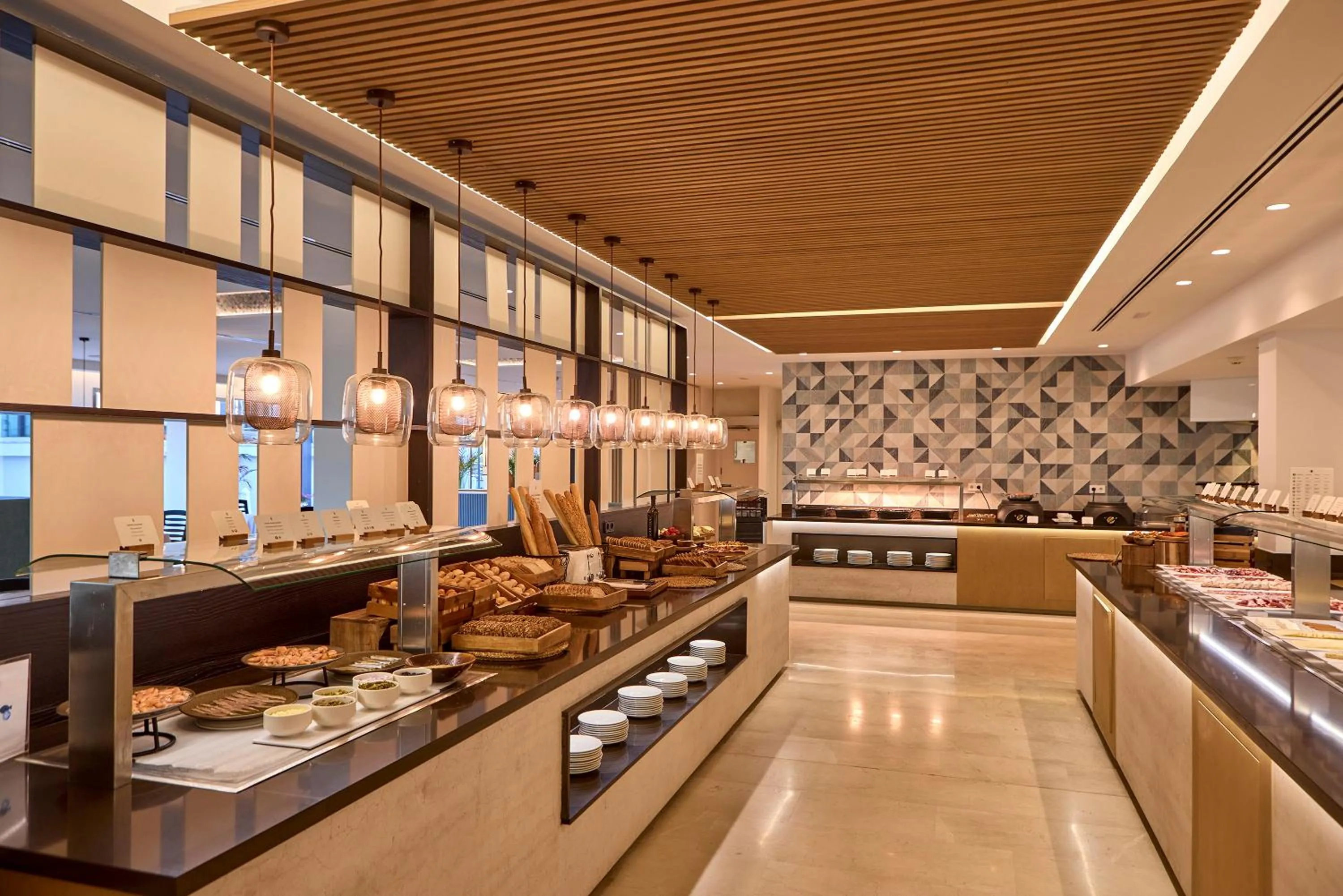 Buffet breakfast in Universal Grand León & Spa