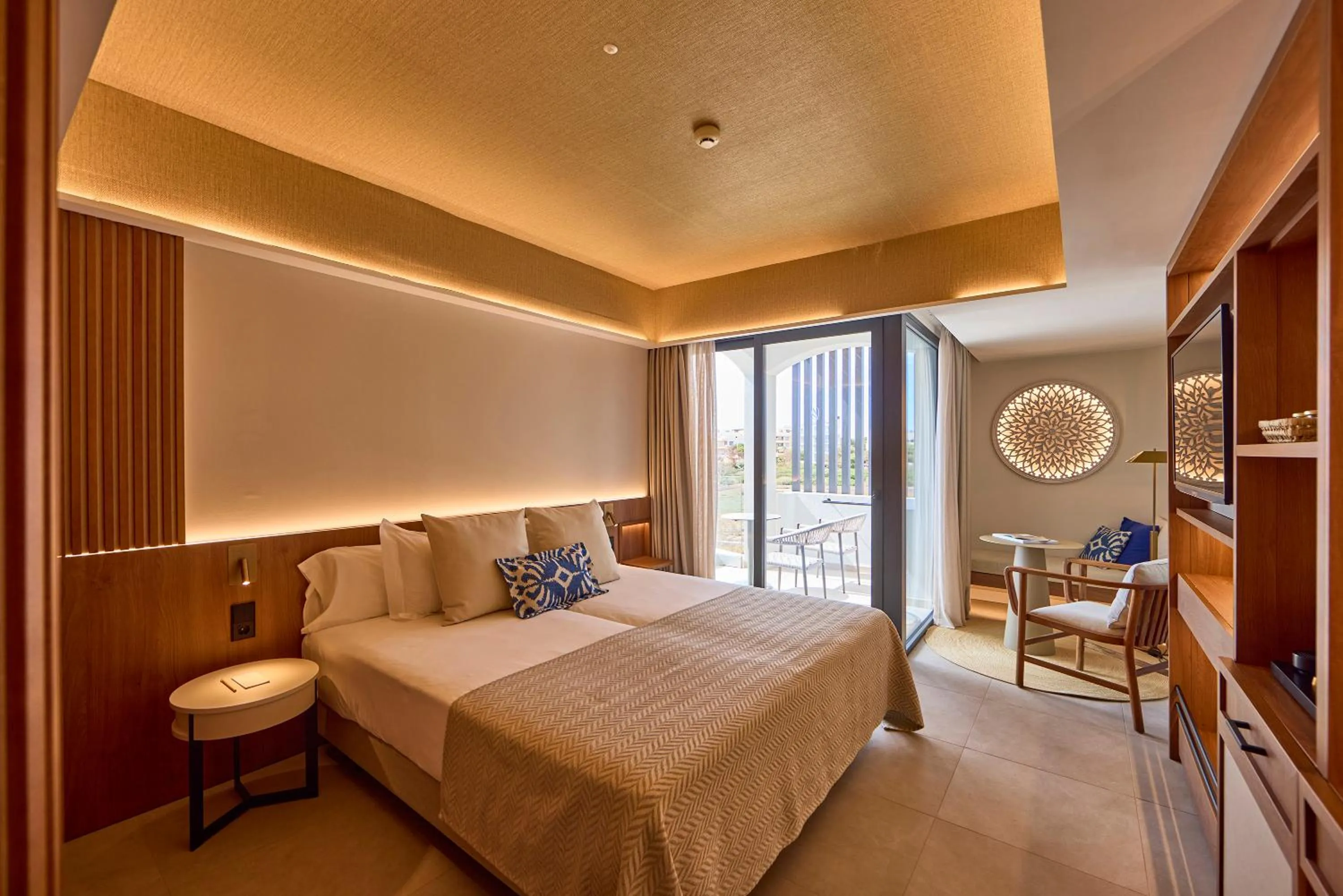 Photo of the whole room, Bed in Universal Grand León & Spa