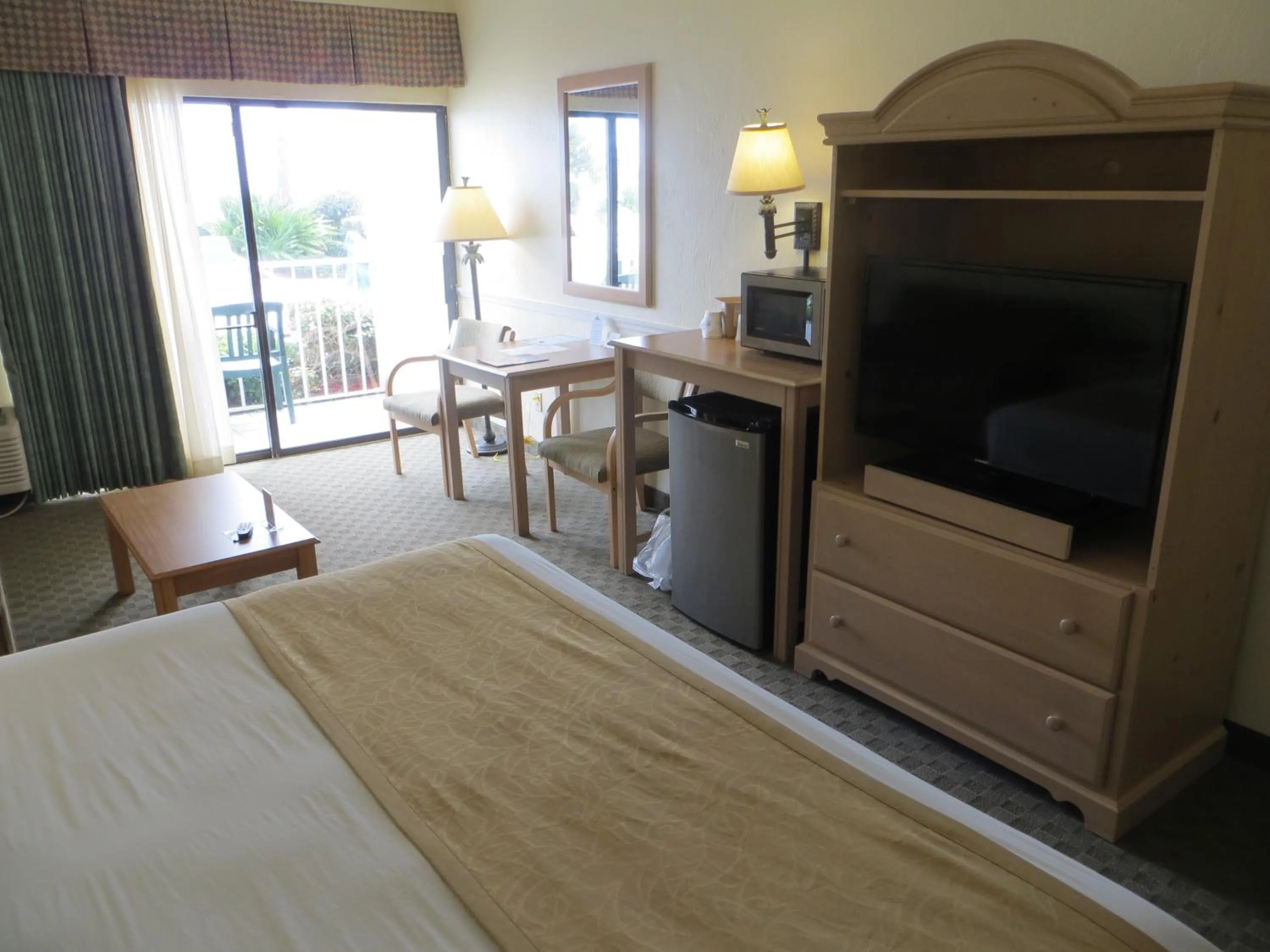 Day, Bed in Days Inn by Wyndham Daytona Oceanfront
