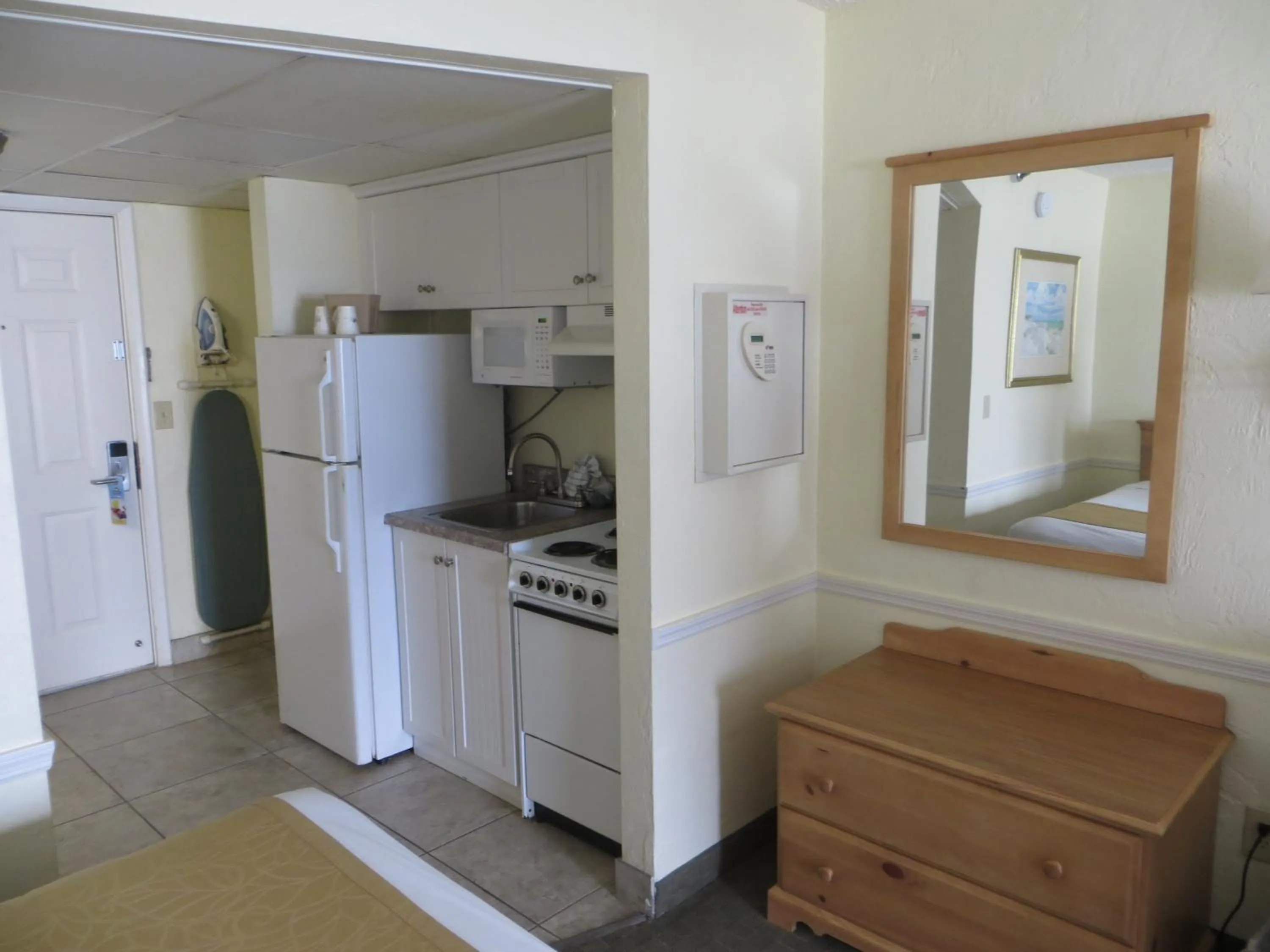 Kitchen or kitchenette in Days Inn by Wyndham Daytona Oceanfront