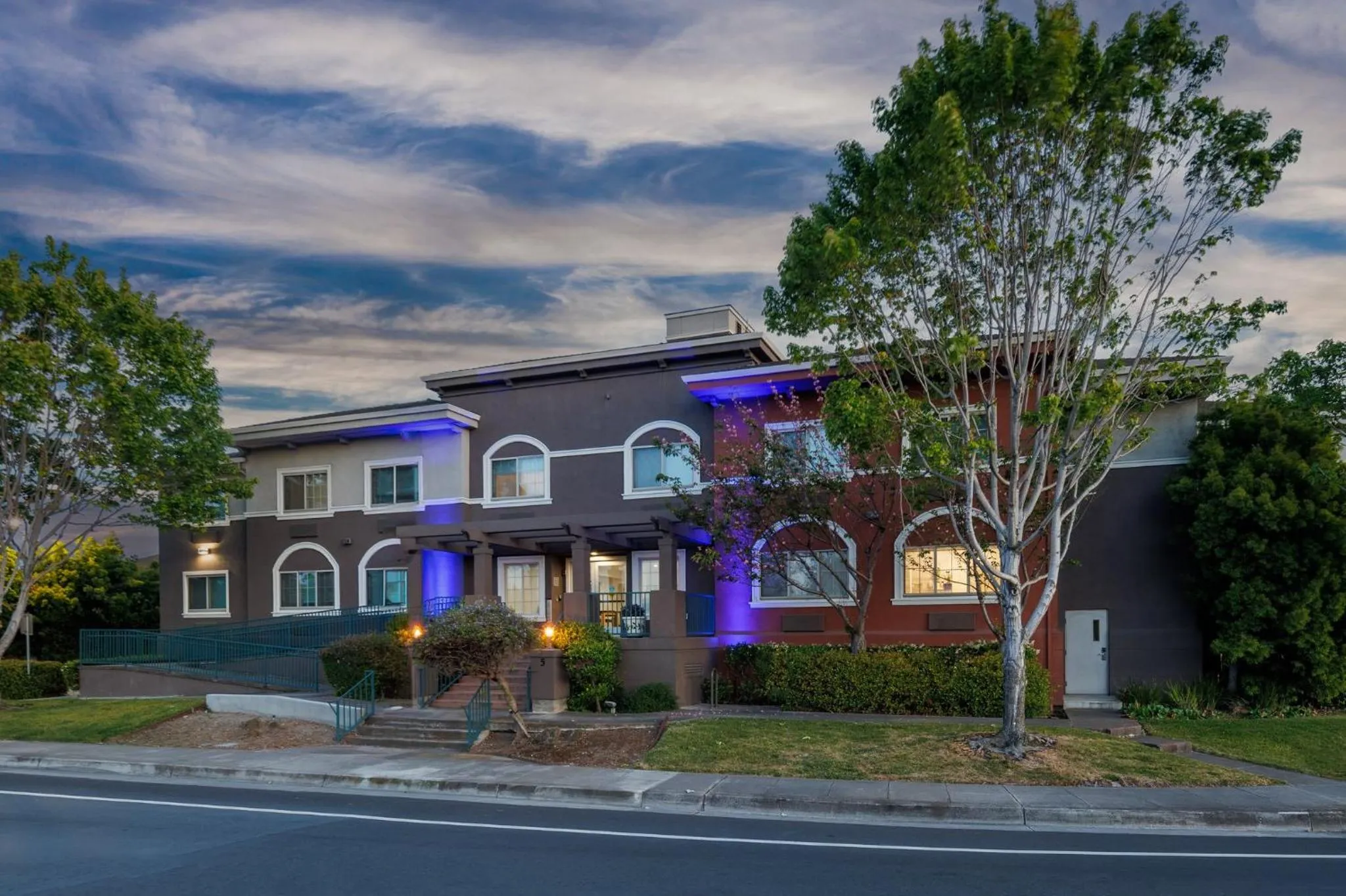 Property building in Holiday Inn Express & Suites Mountain View Silicon Valley by IHG