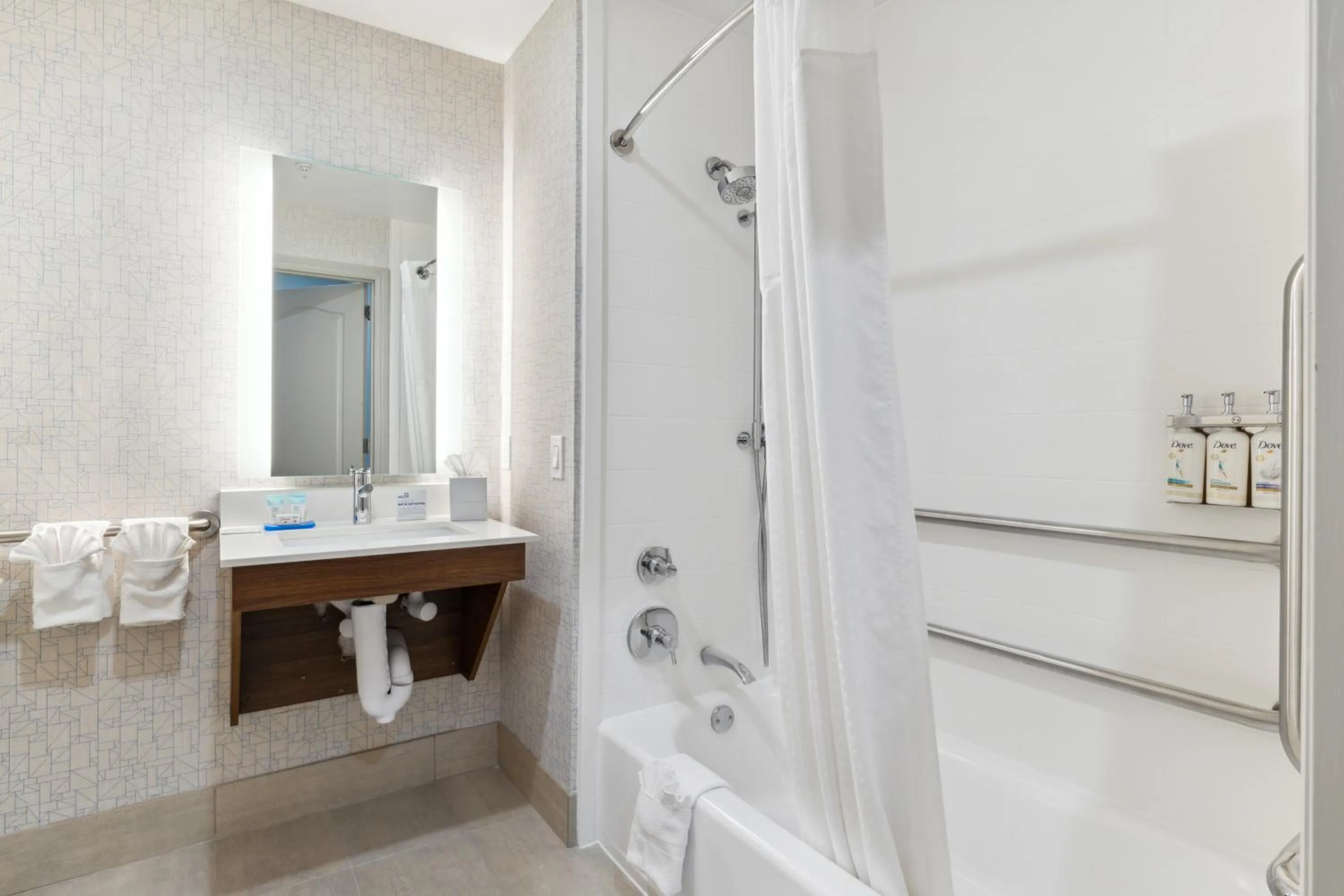 Bathroom in Holiday Inn Express & Suites Mountain View Silicon Valley by IHG
