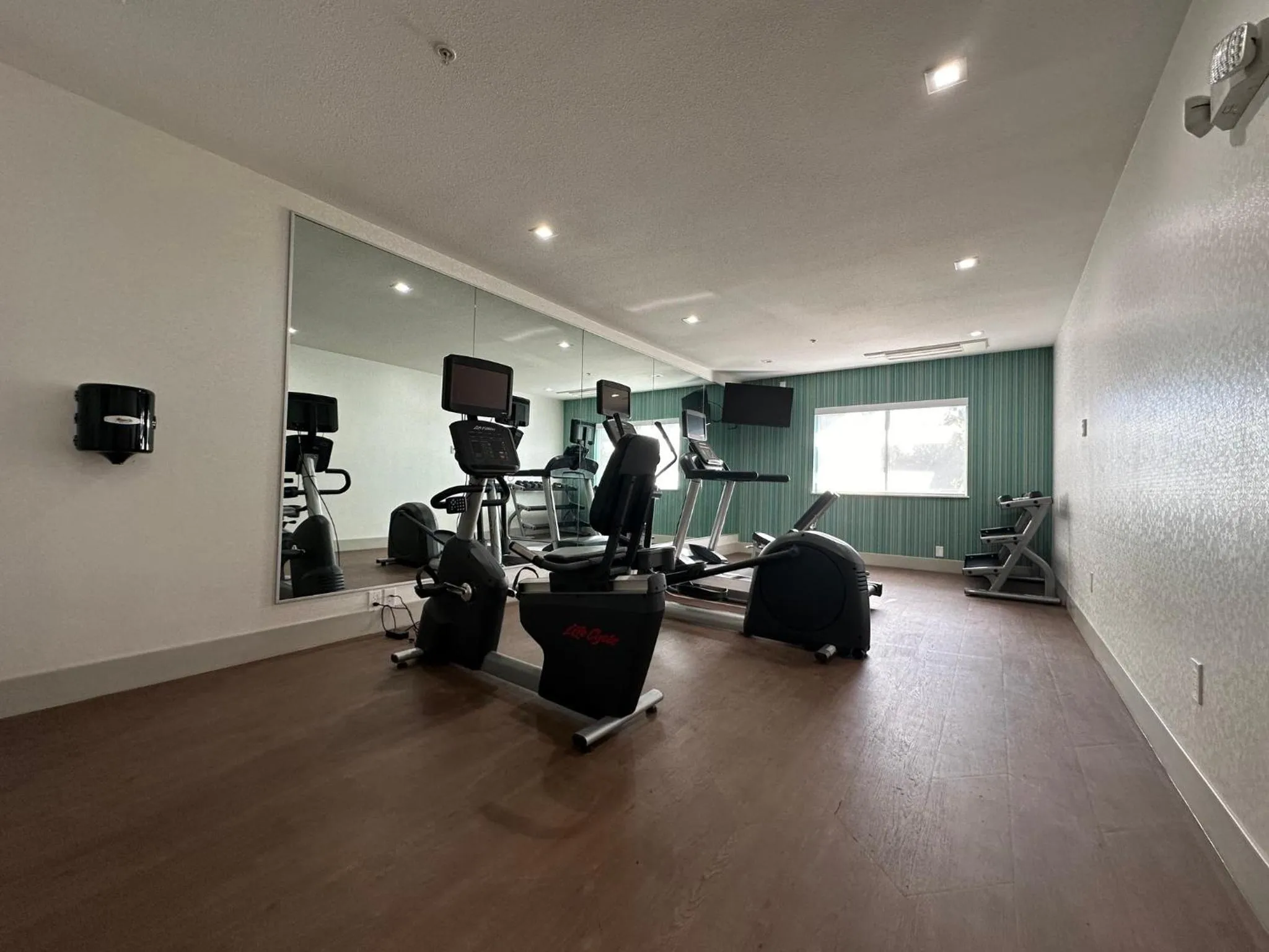 Fitness centre/facilities in Holiday Inn Express & Suites Mountain View Silicon Valley by IHG