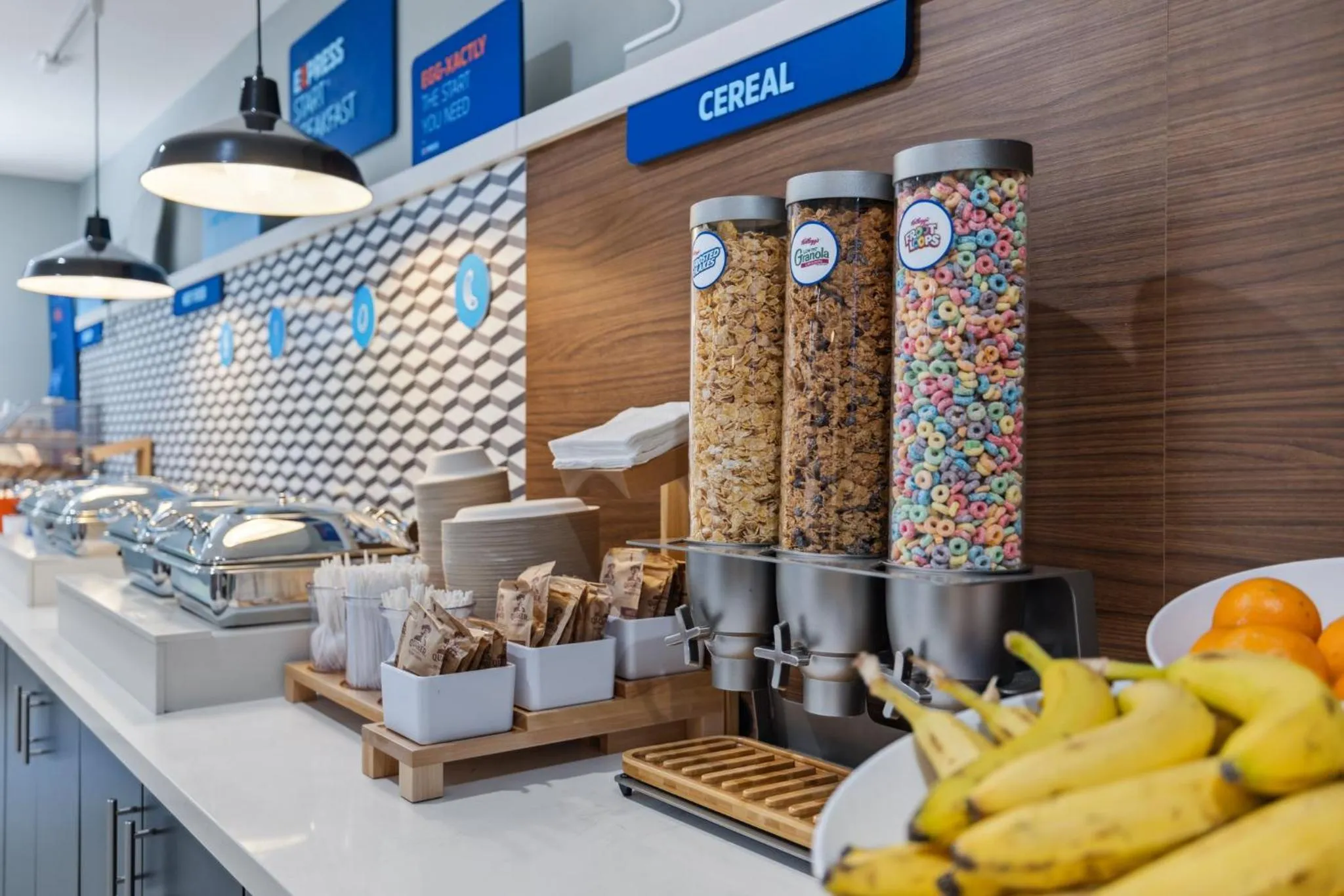 Breakfast in Holiday Inn Express & Suites Mountain View Silicon Valley by IHG