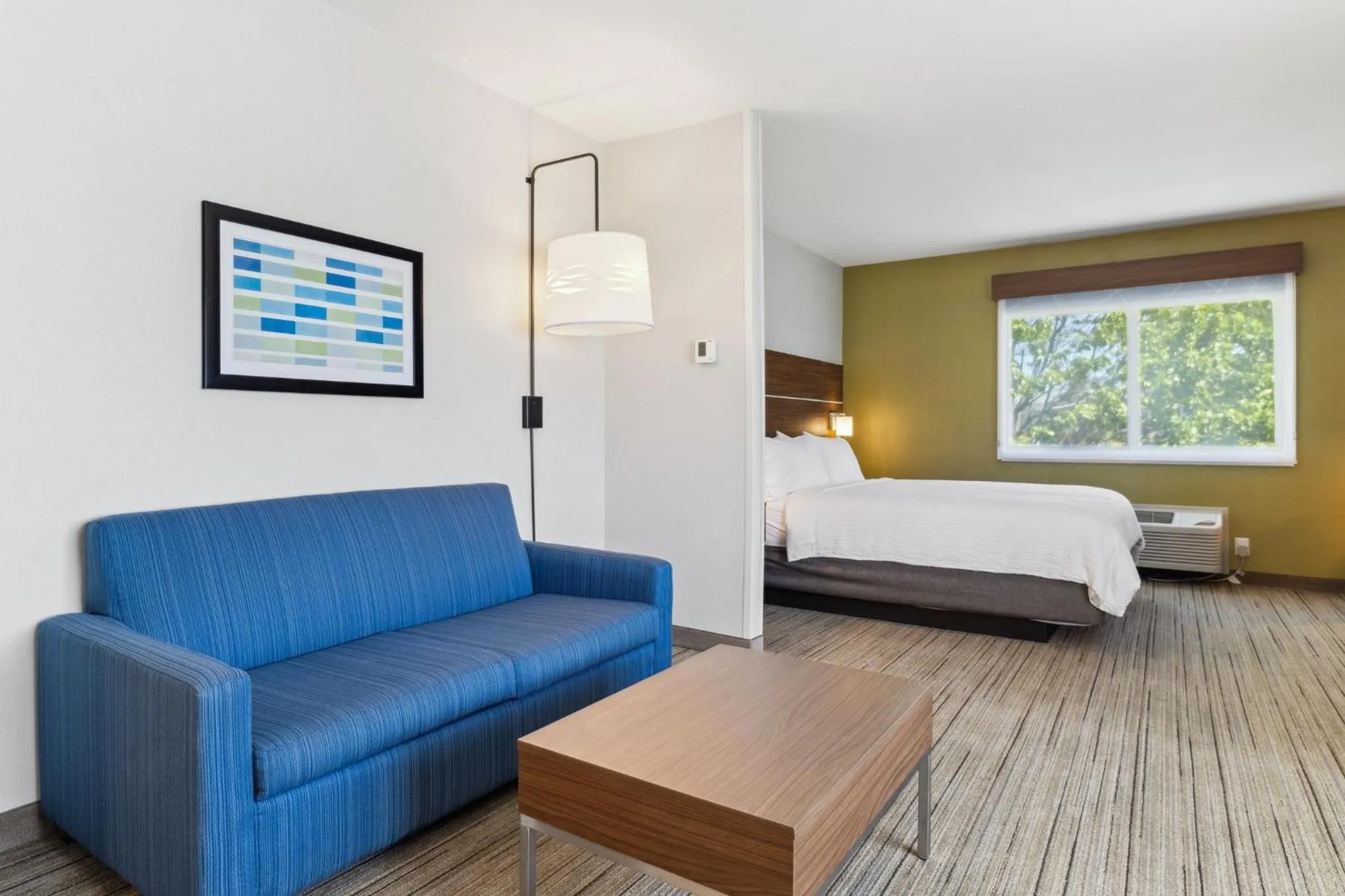 Photo of the whole room, Bed in Holiday Inn Express & Suites Mountain View Silicon Valley by IHG