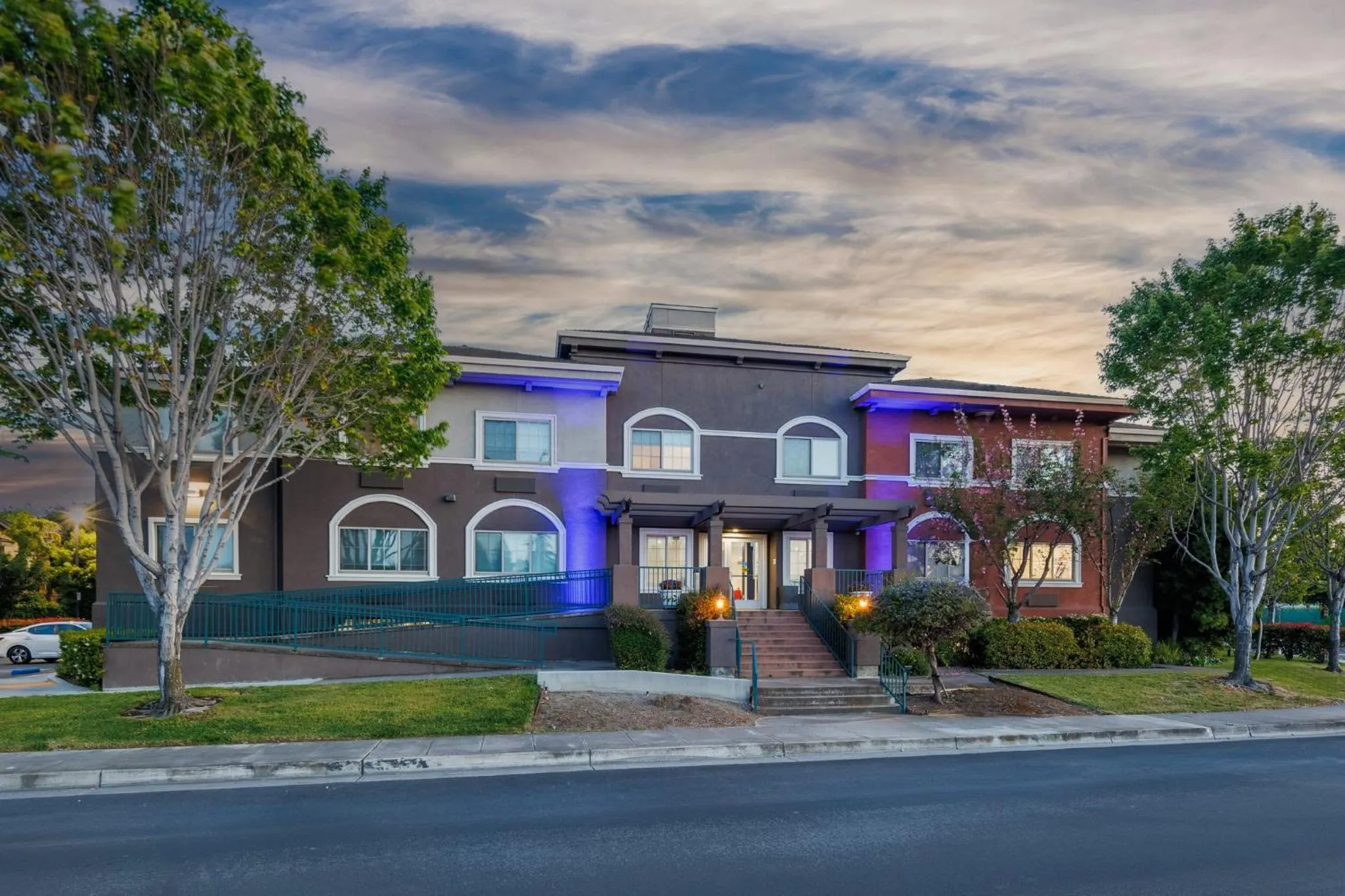 Property building in Holiday Inn Express & Suites Mountain View Silicon Valley by IHG