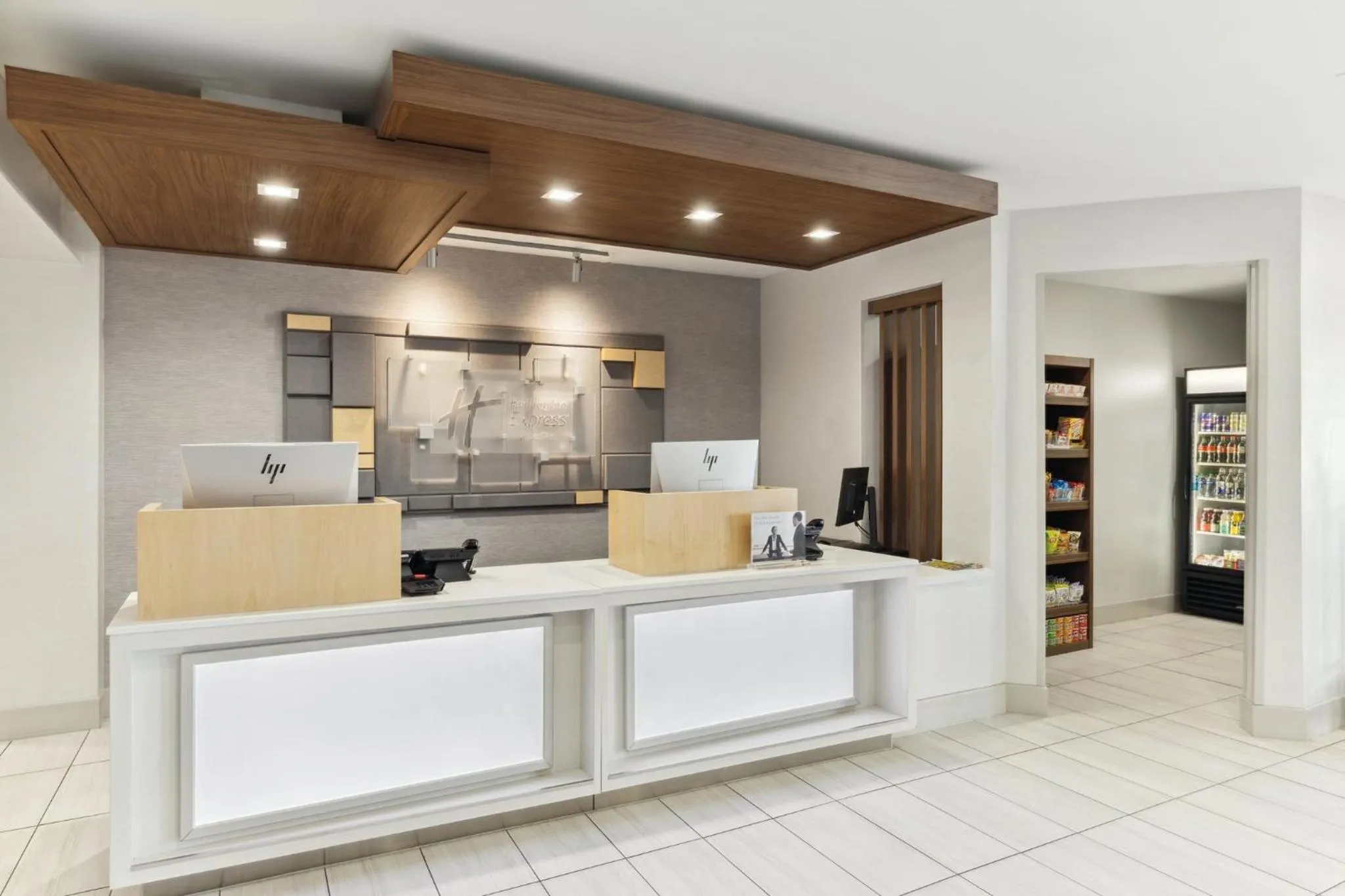 Property building in Holiday Inn Express & Suites Mountain View Silicon Valley by IHG