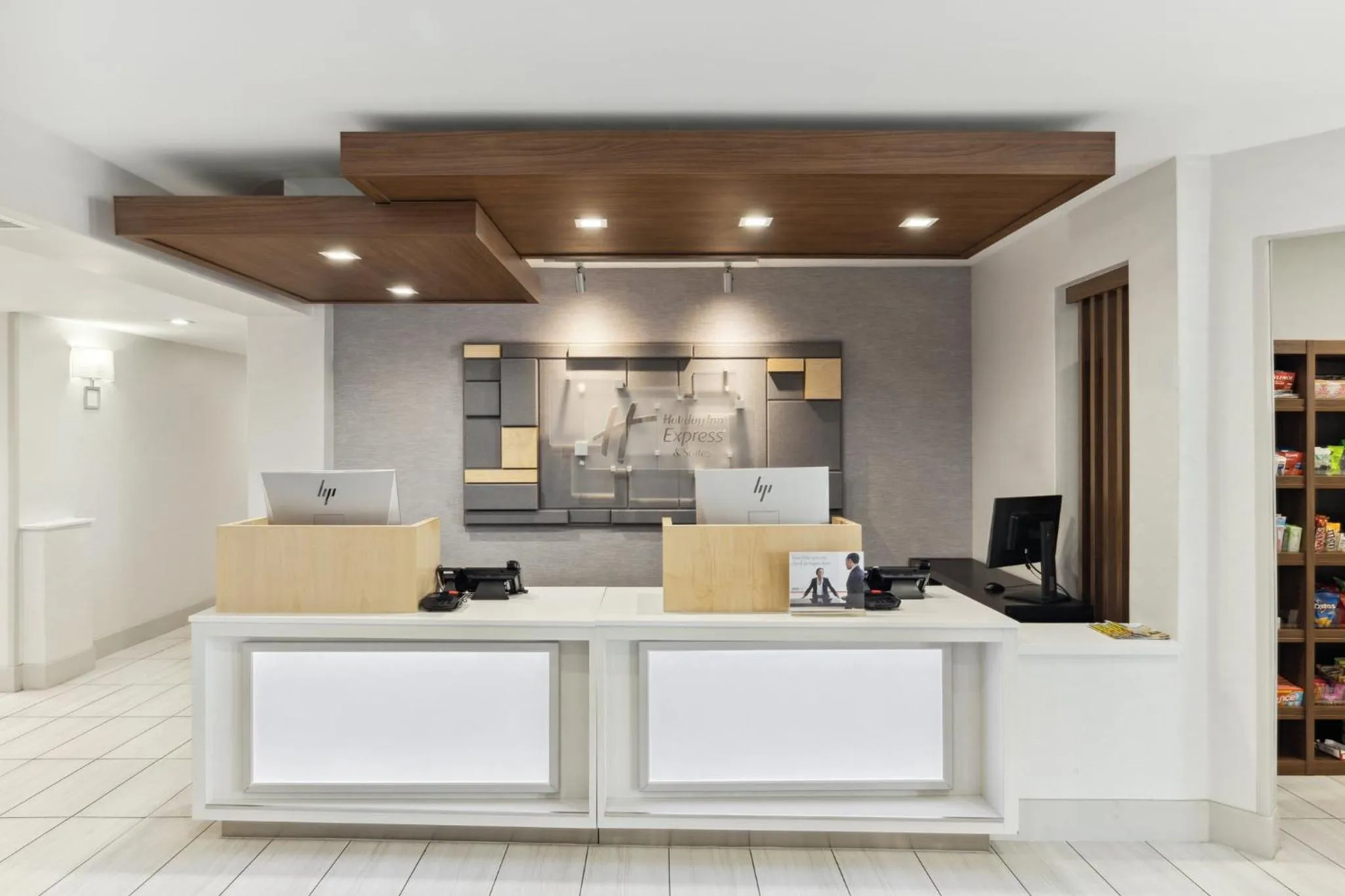 Property building in Holiday Inn Express & Suites Mountain View Silicon Valley by IHG
