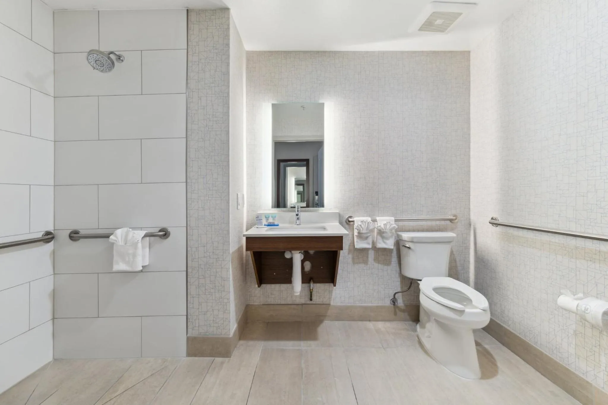 Bathroom in Holiday Inn Express & Suites Mountain View Silicon Valley by IHG